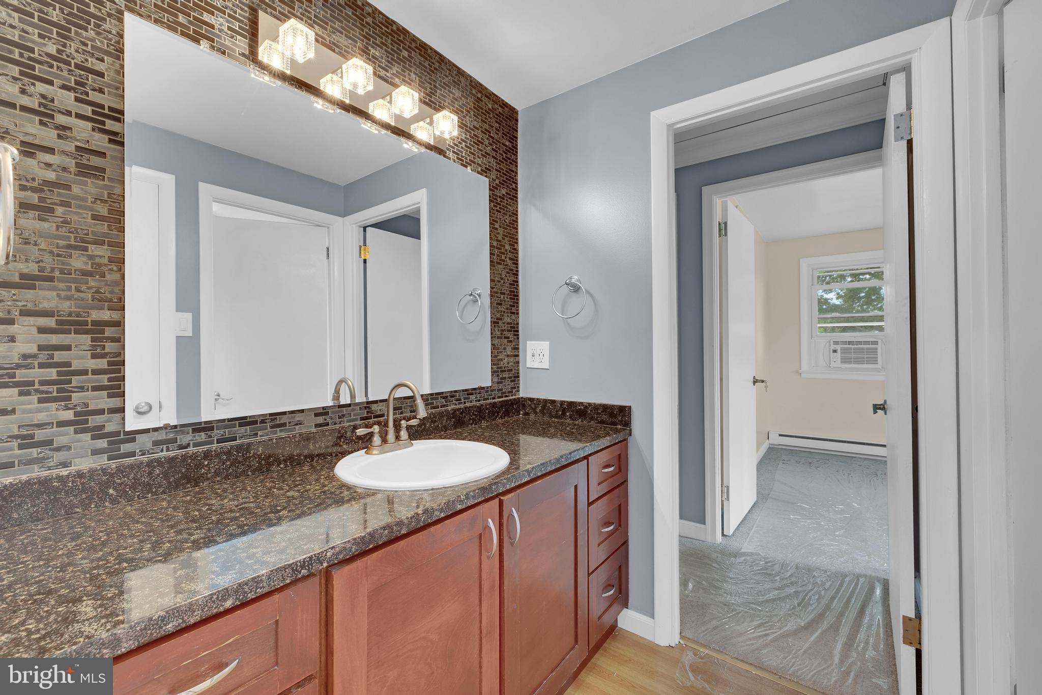 COLONIAL VIL - Residential