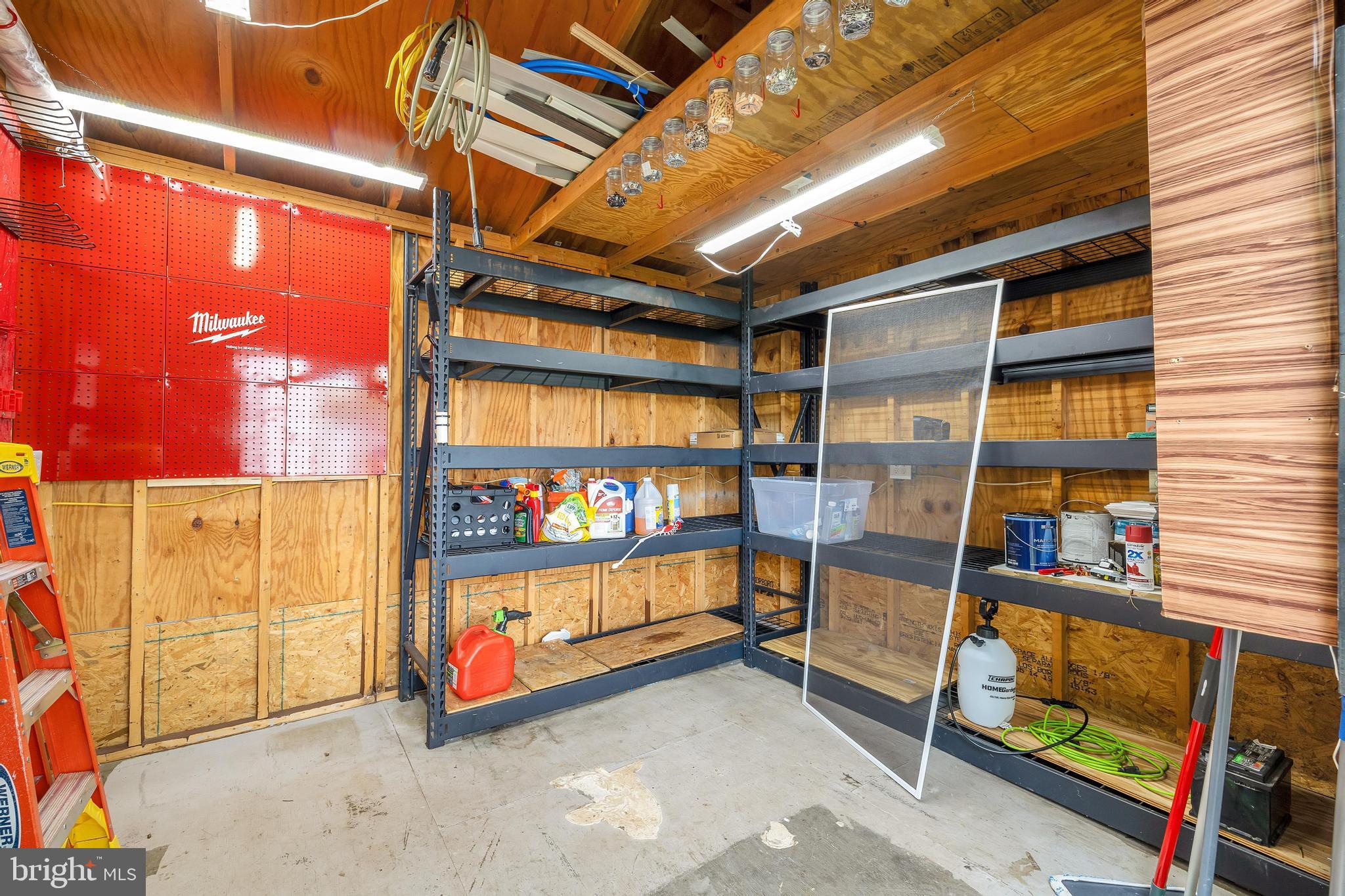 COLONIAL VIL - Residential