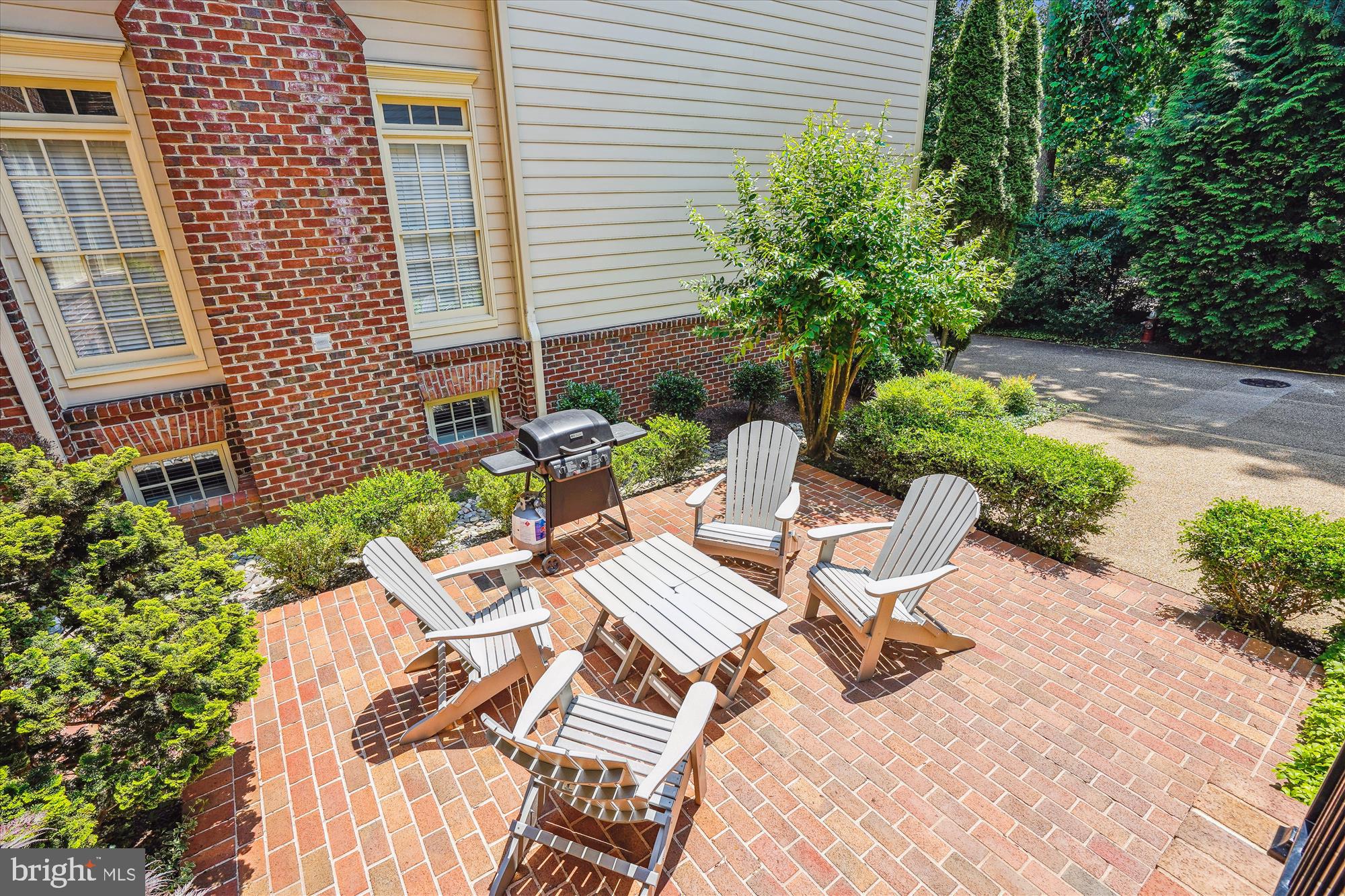 WILLIAMSBURG COMMONS - Residential