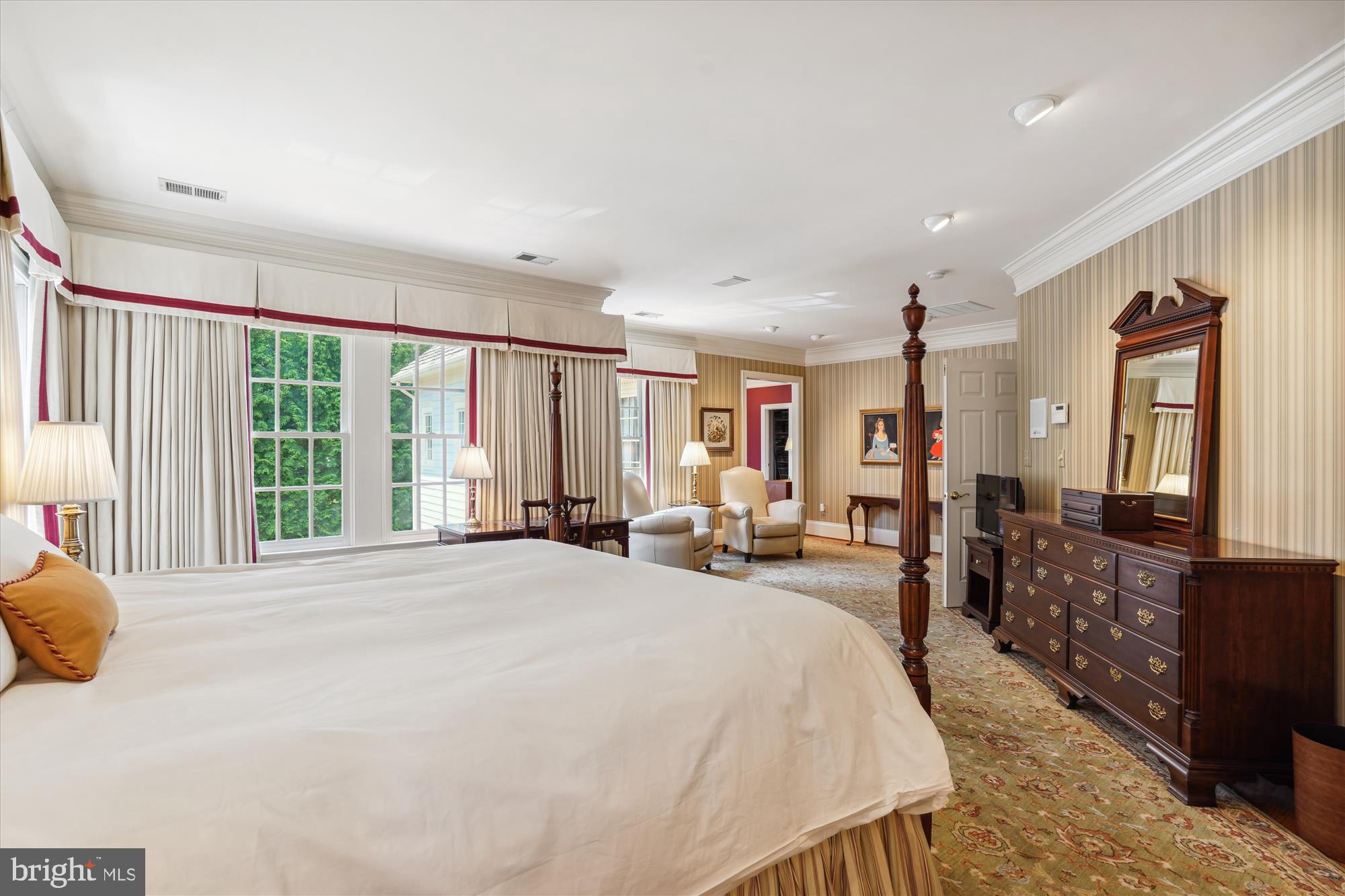 WILLIAMSBURG COMMONS - Residential