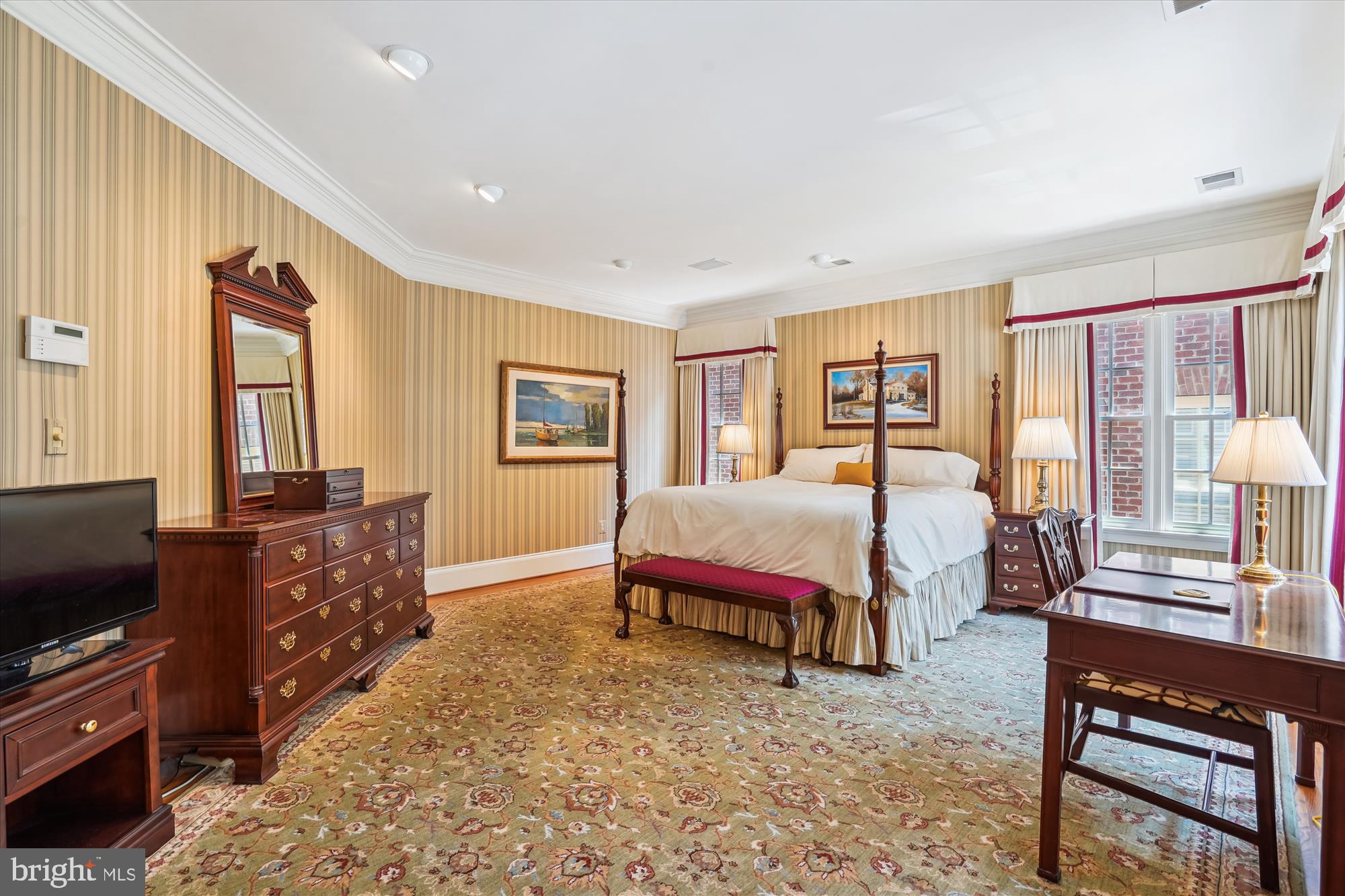 WILLIAMSBURG COMMONS - Residential