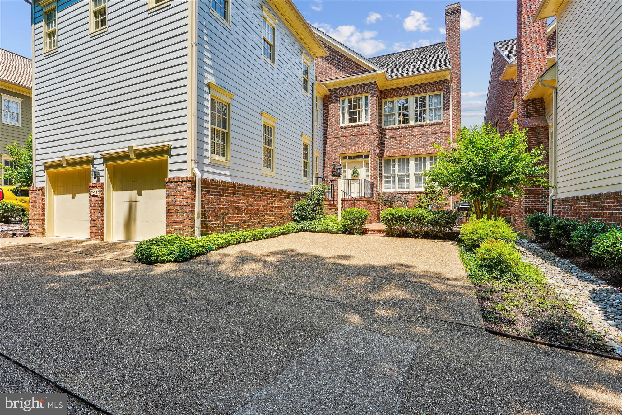 WILLIAMSBURG COMMONS - Residential