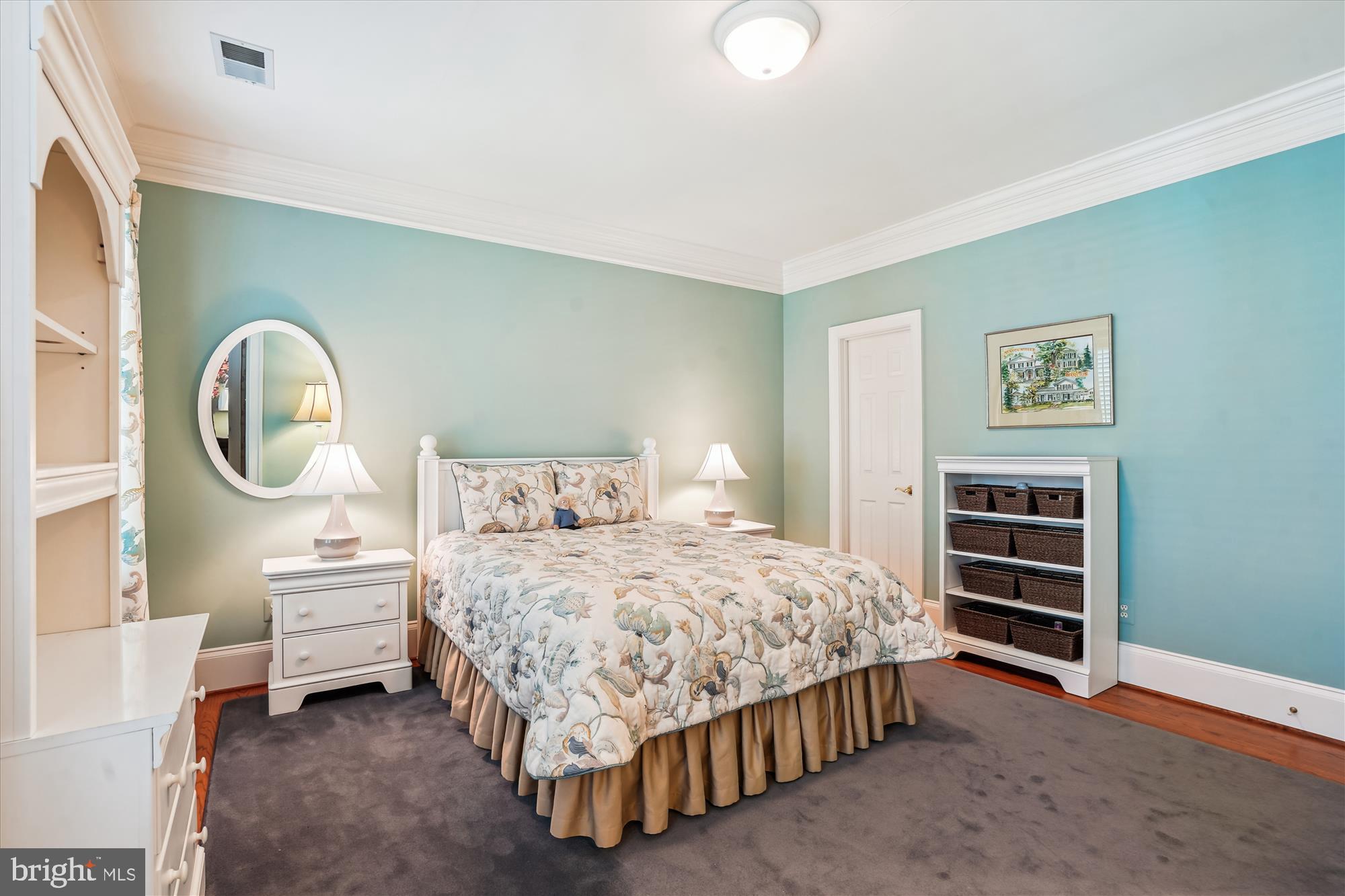 WILLIAMSBURG COMMONS - Residential