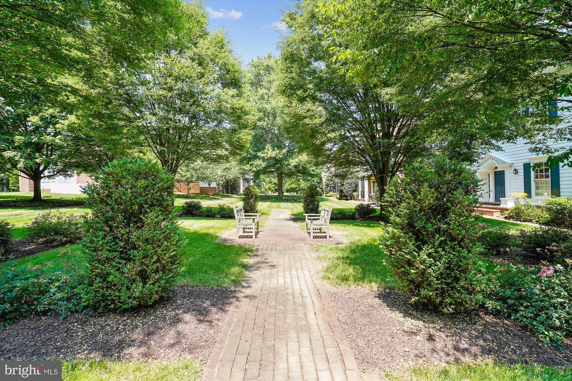 WILLIAMSBURG COMMONS - Residential