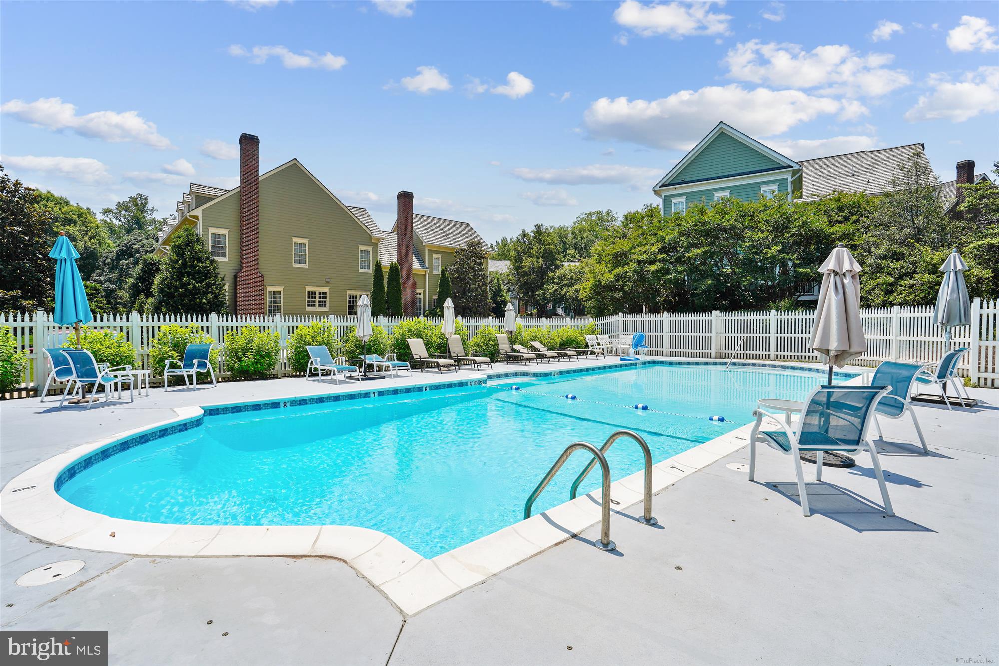 WILLIAMSBURG COMMONS - Residential