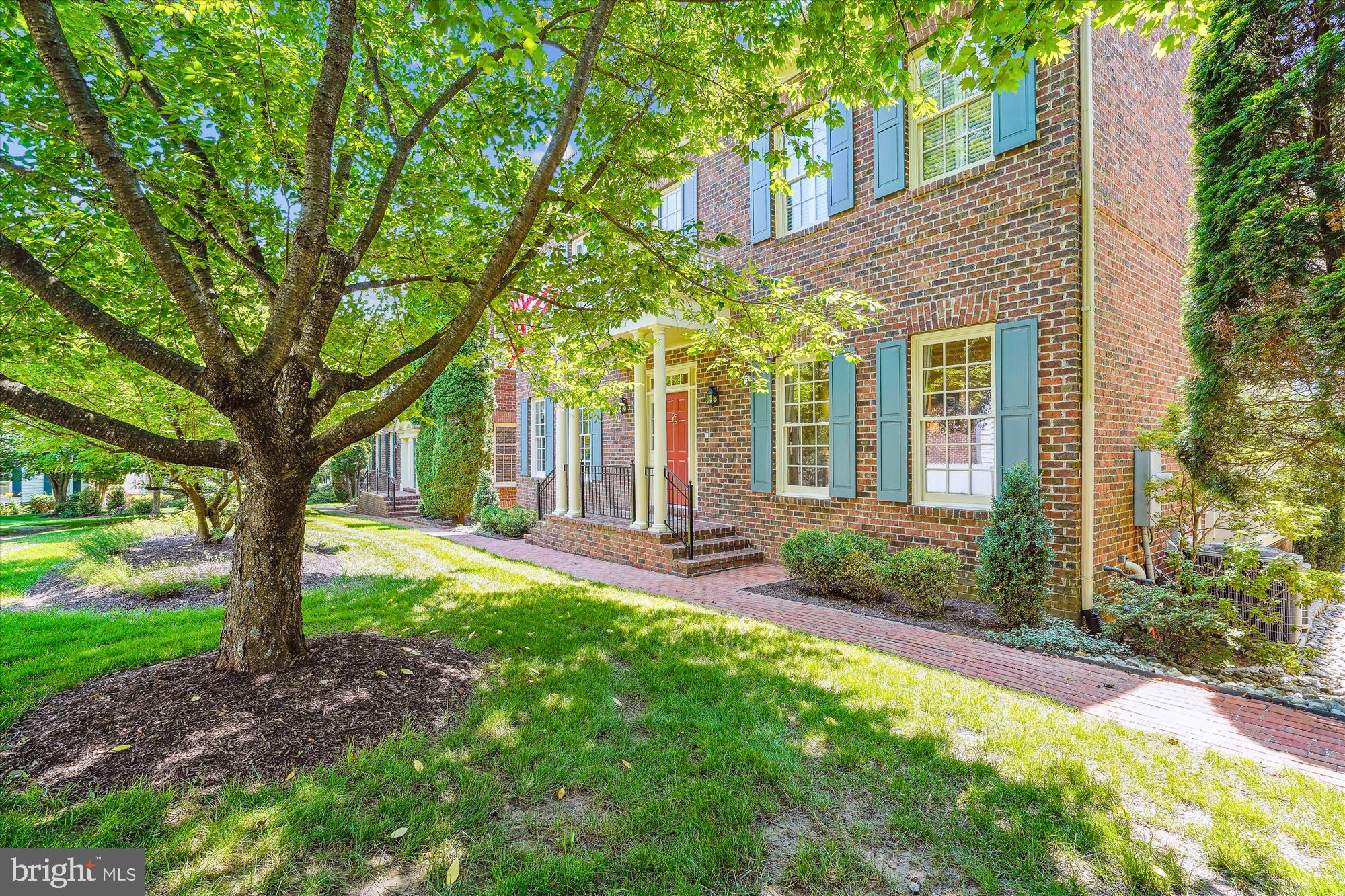 WILLIAMSBURG COMMONS - Residential