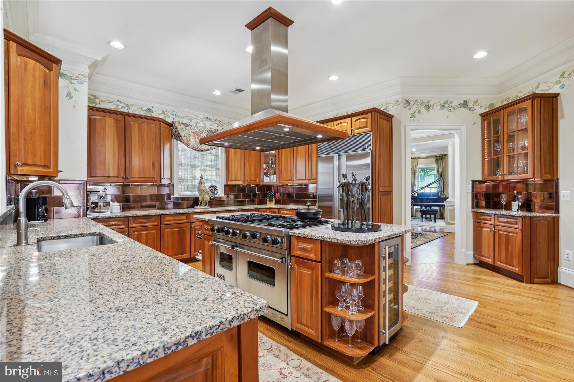 WILLIAMSBURG COMMONS - Residential