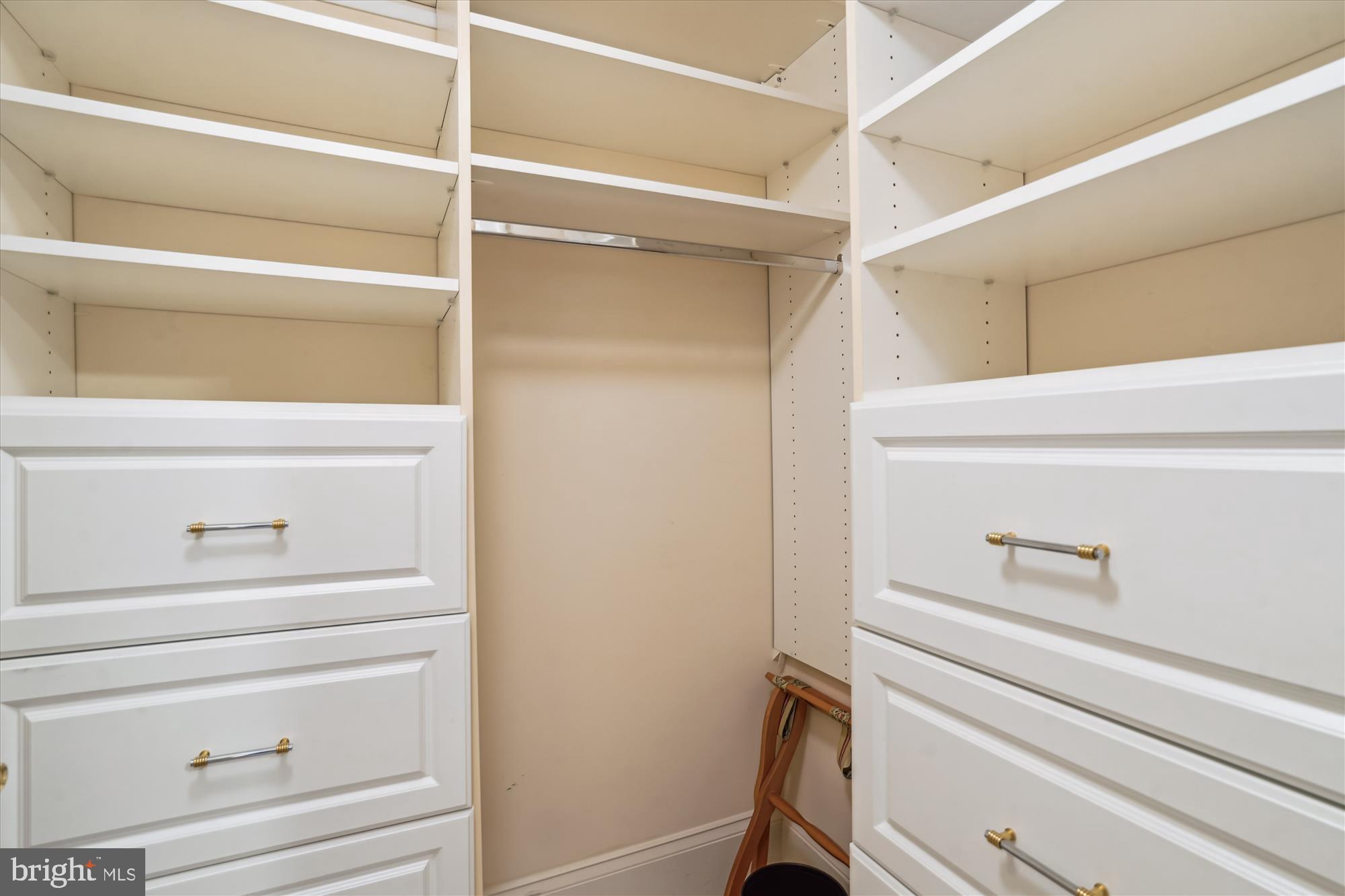 WILLIAMSBURG COMMONS - Residential