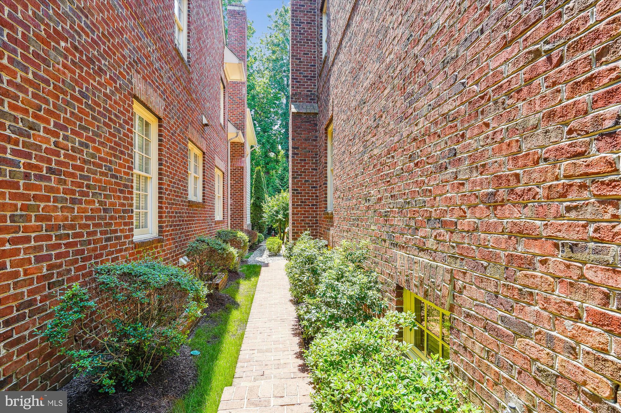 WILLIAMSBURG COMMONS - Residential