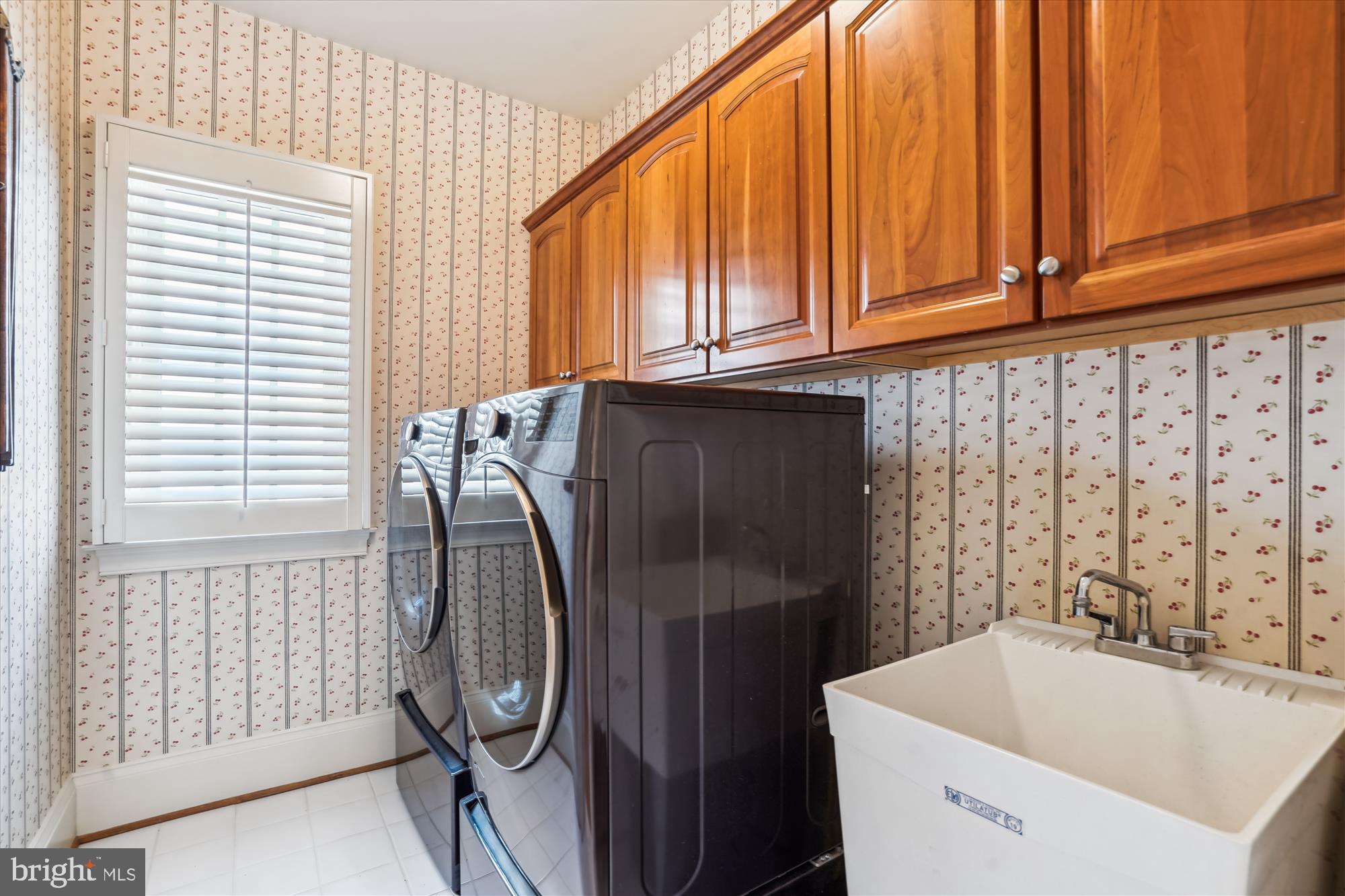 WILLIAMSBURG COMMONS - Residential