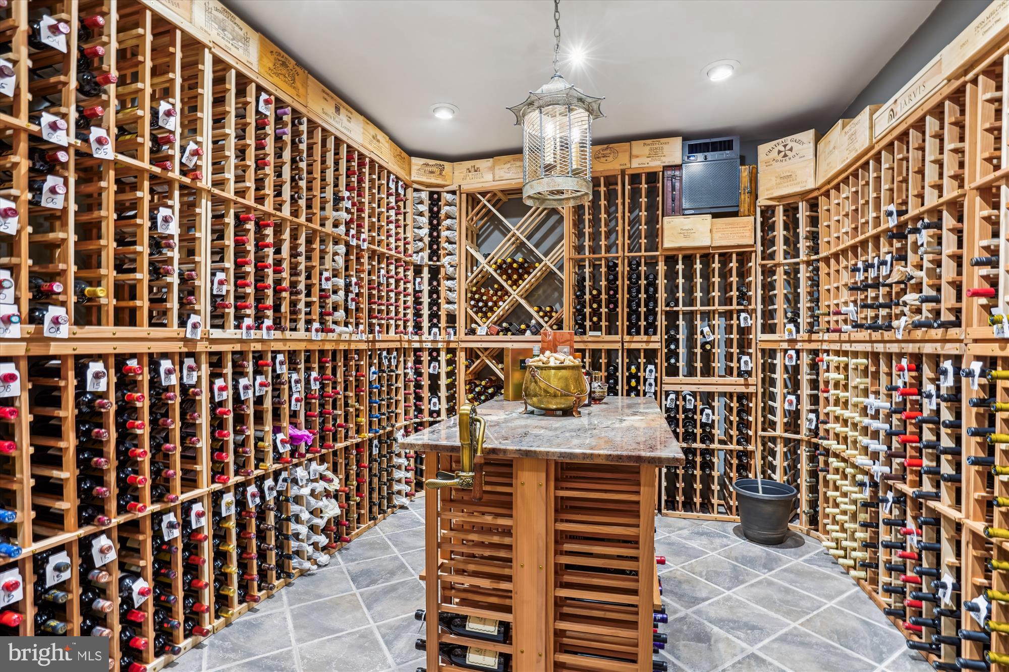 WILLIAMSBURG COMMONS - Residential