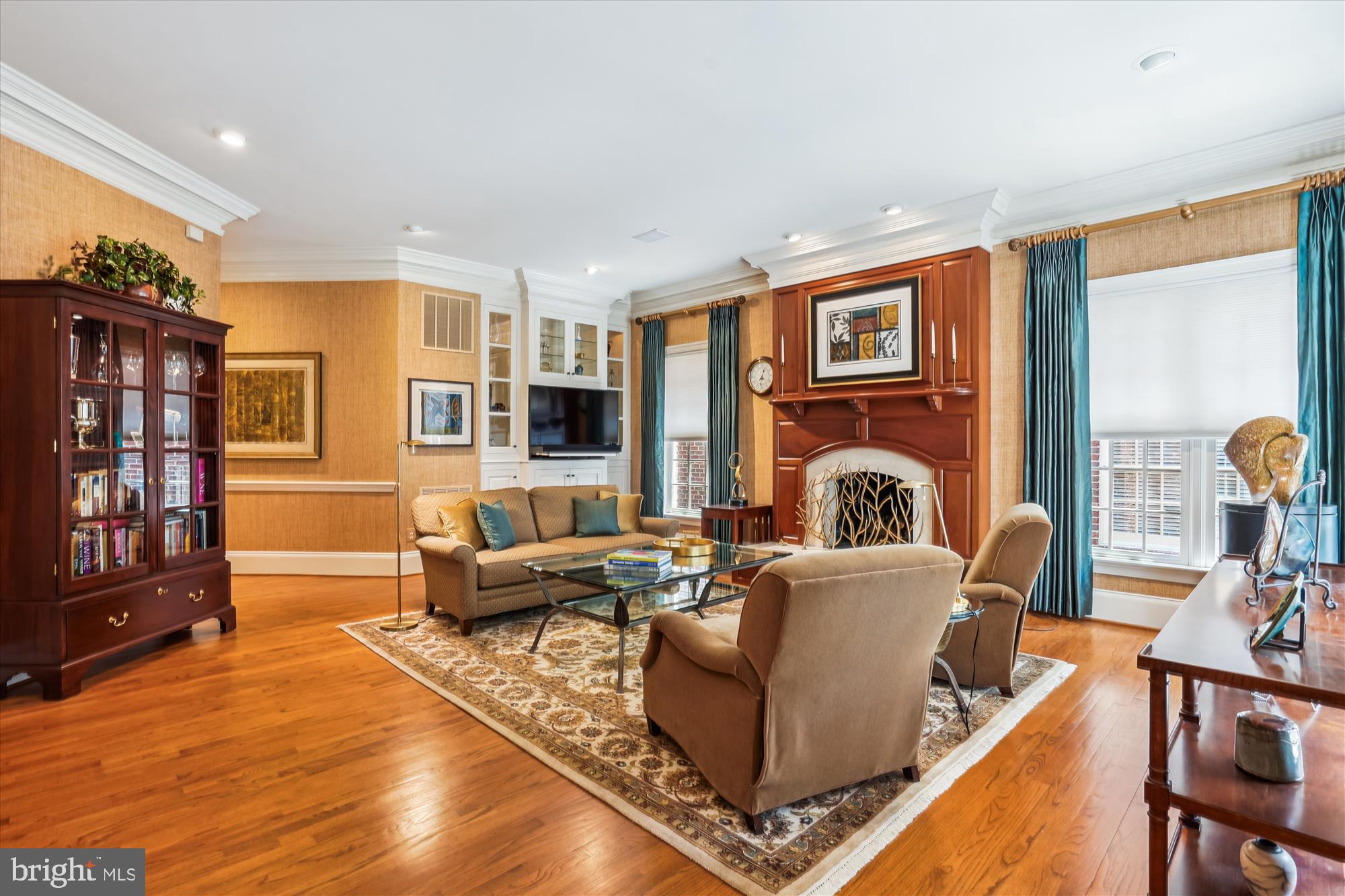 WILLIAMSBURG COMMONS - Residential