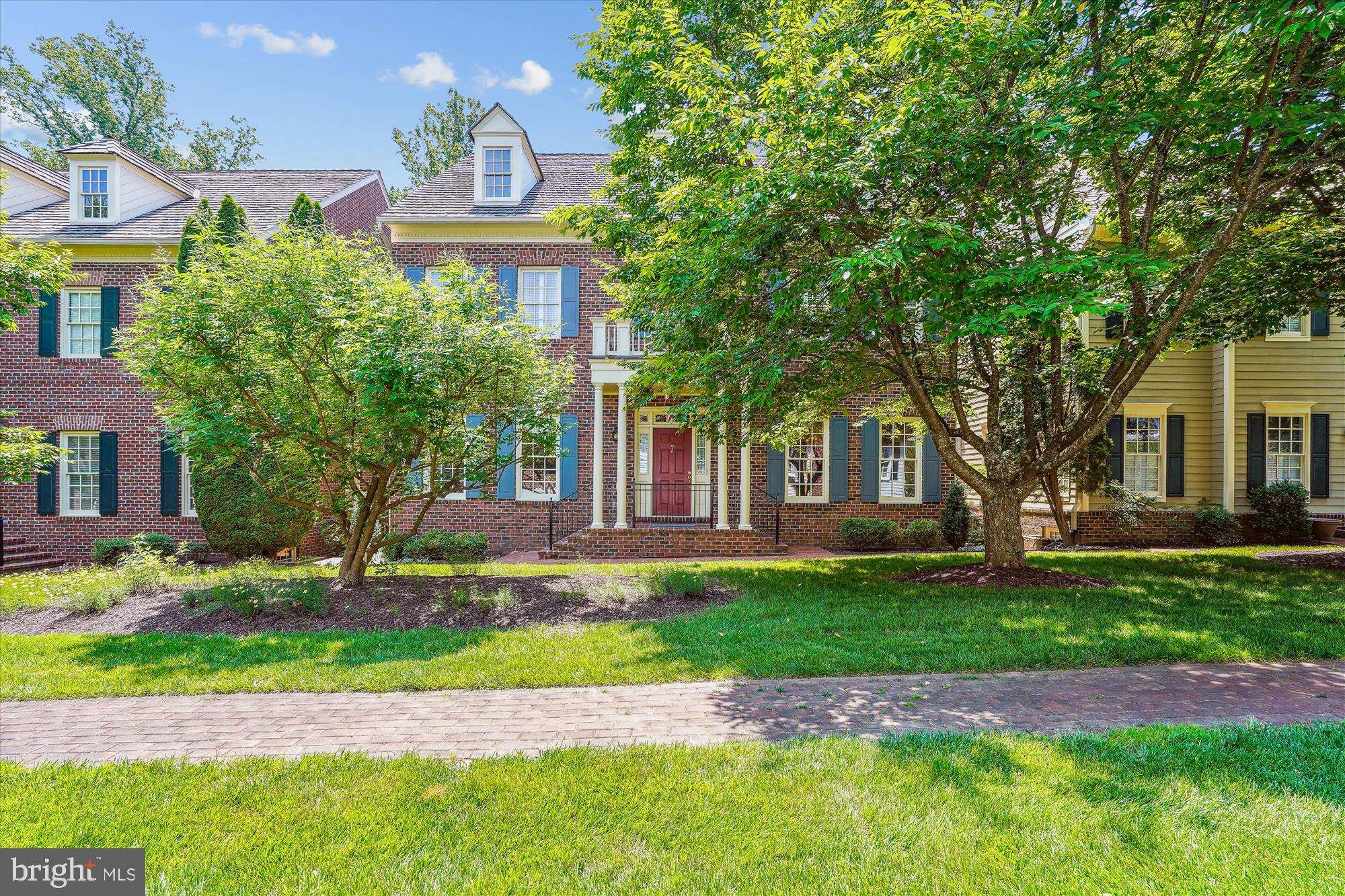 WILLIAMSBURG COMMONS - Residential