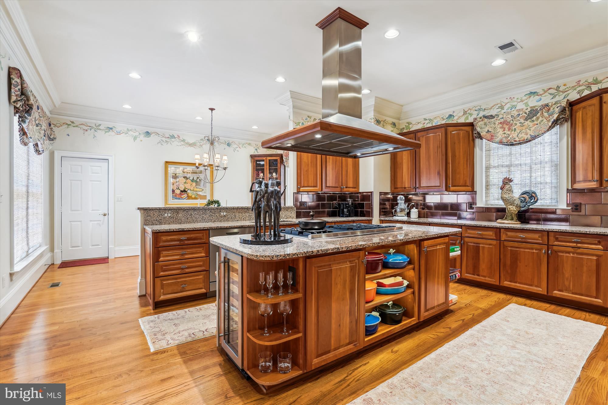 WILLIAMSBURG COMMONS - Residential