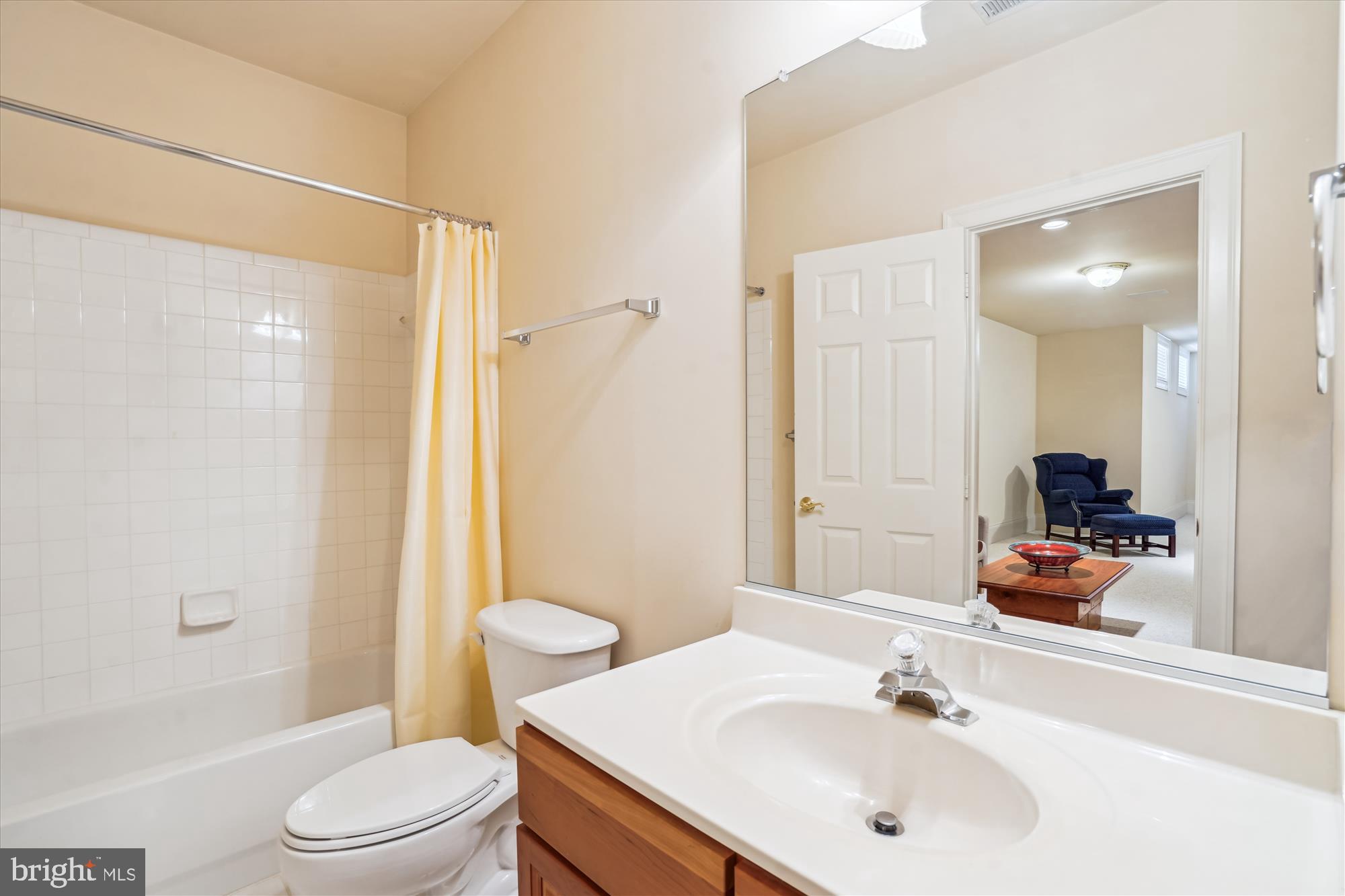 WILLIAMSBURG COMMONS - Residential