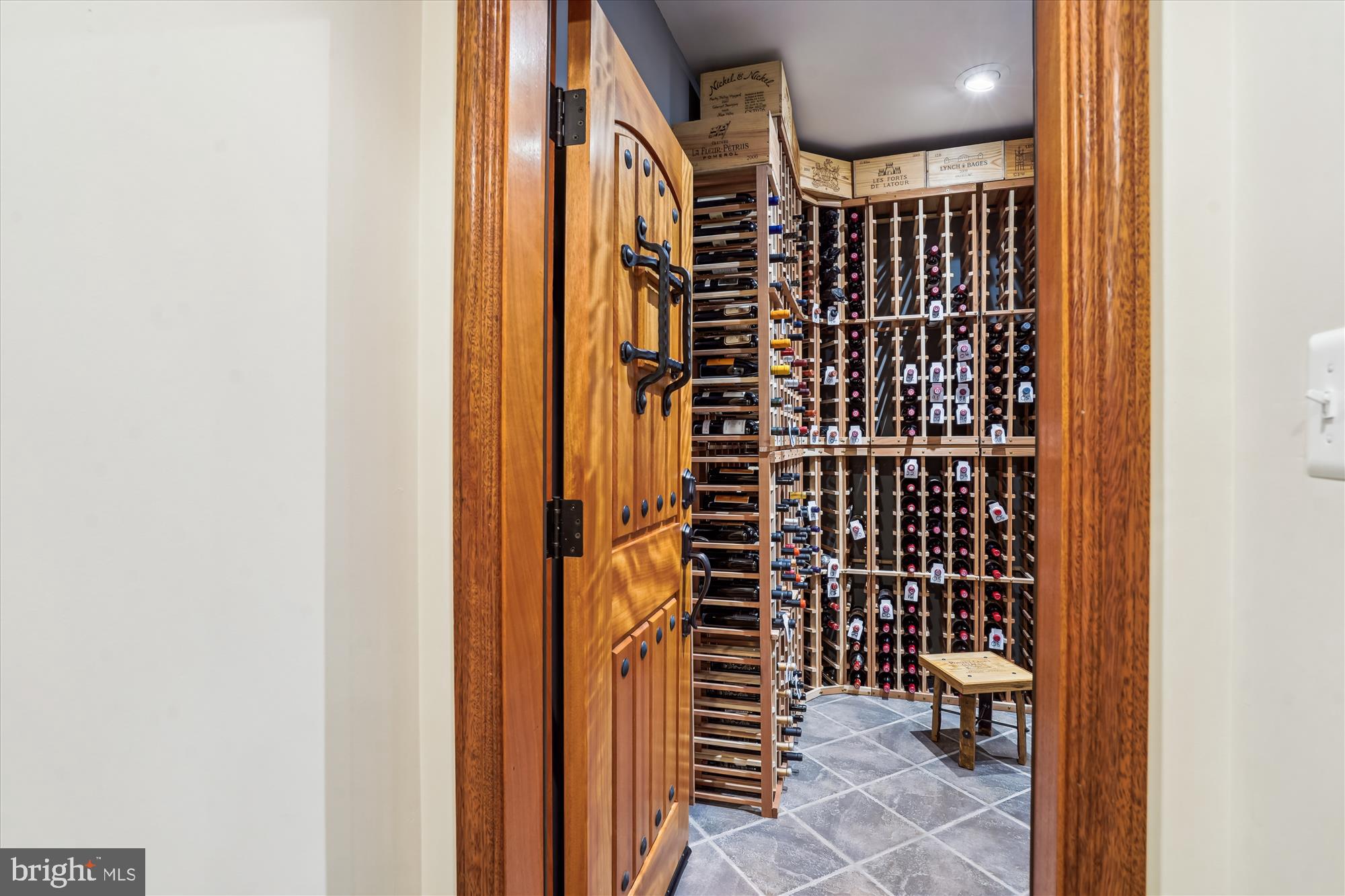 WILLIAMSBURG COMMONS - Residential