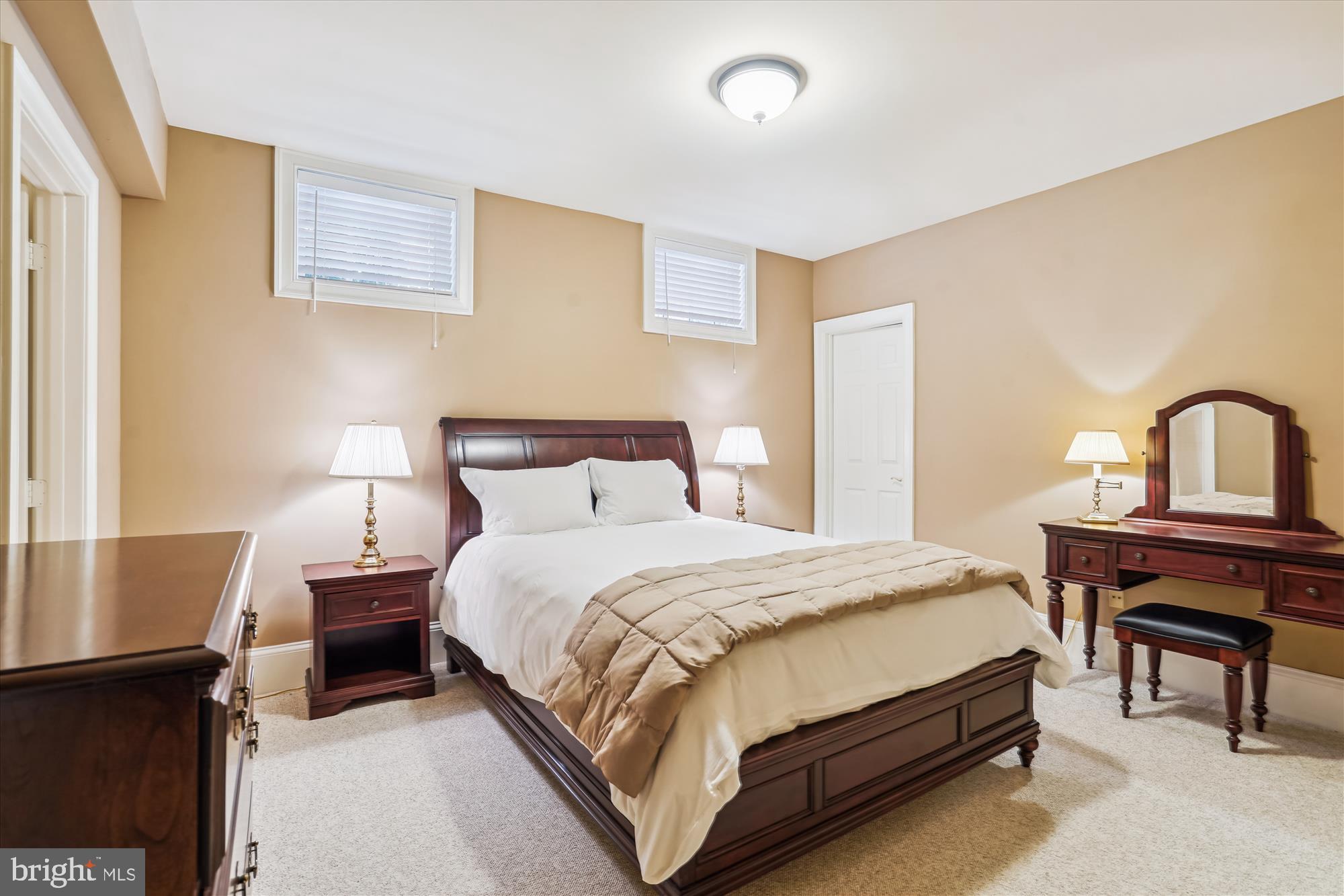 WILLIAMSBURG COMMONS - Residential