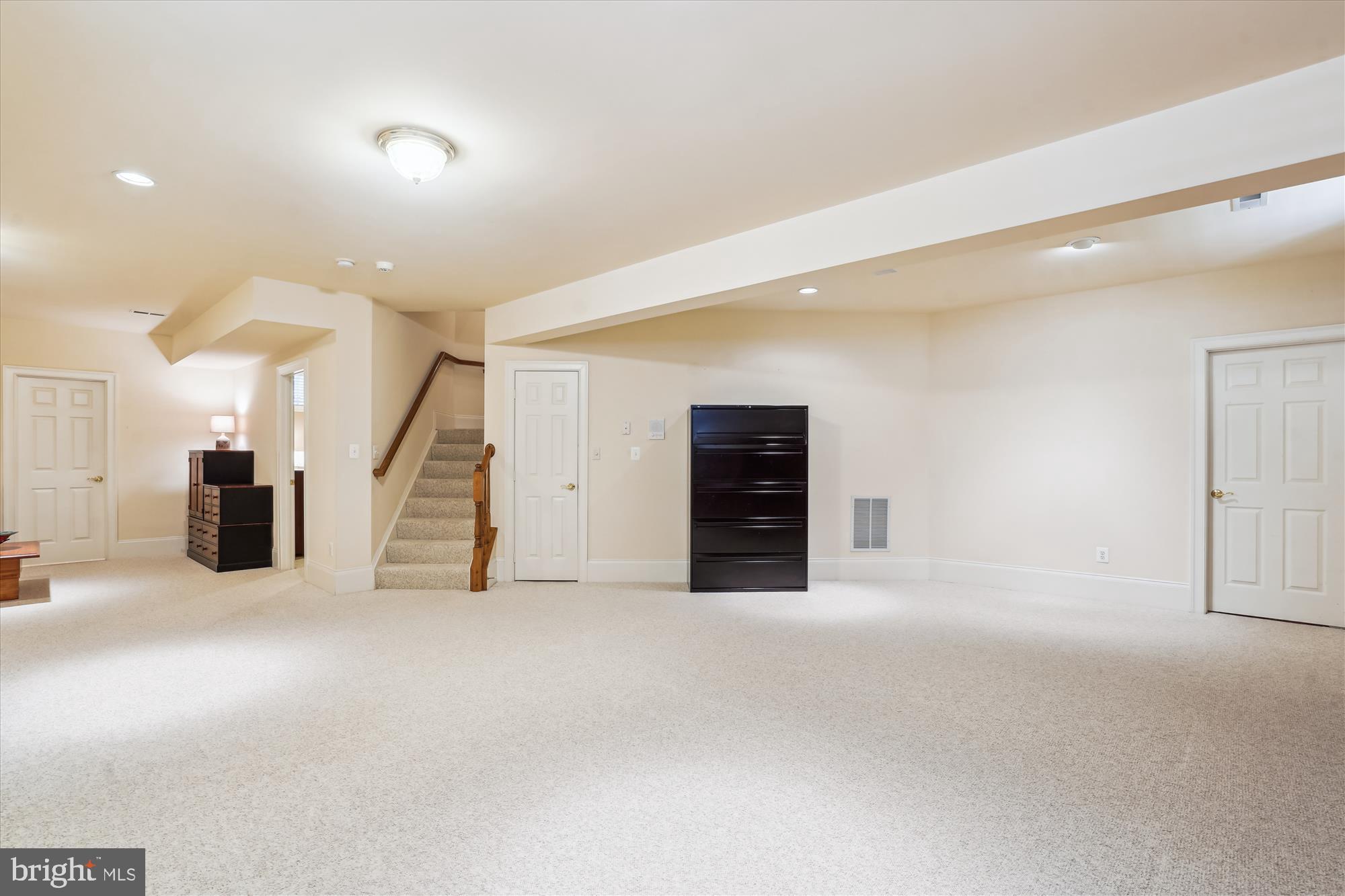 WILLIAMSBURG COMMONS - Residential