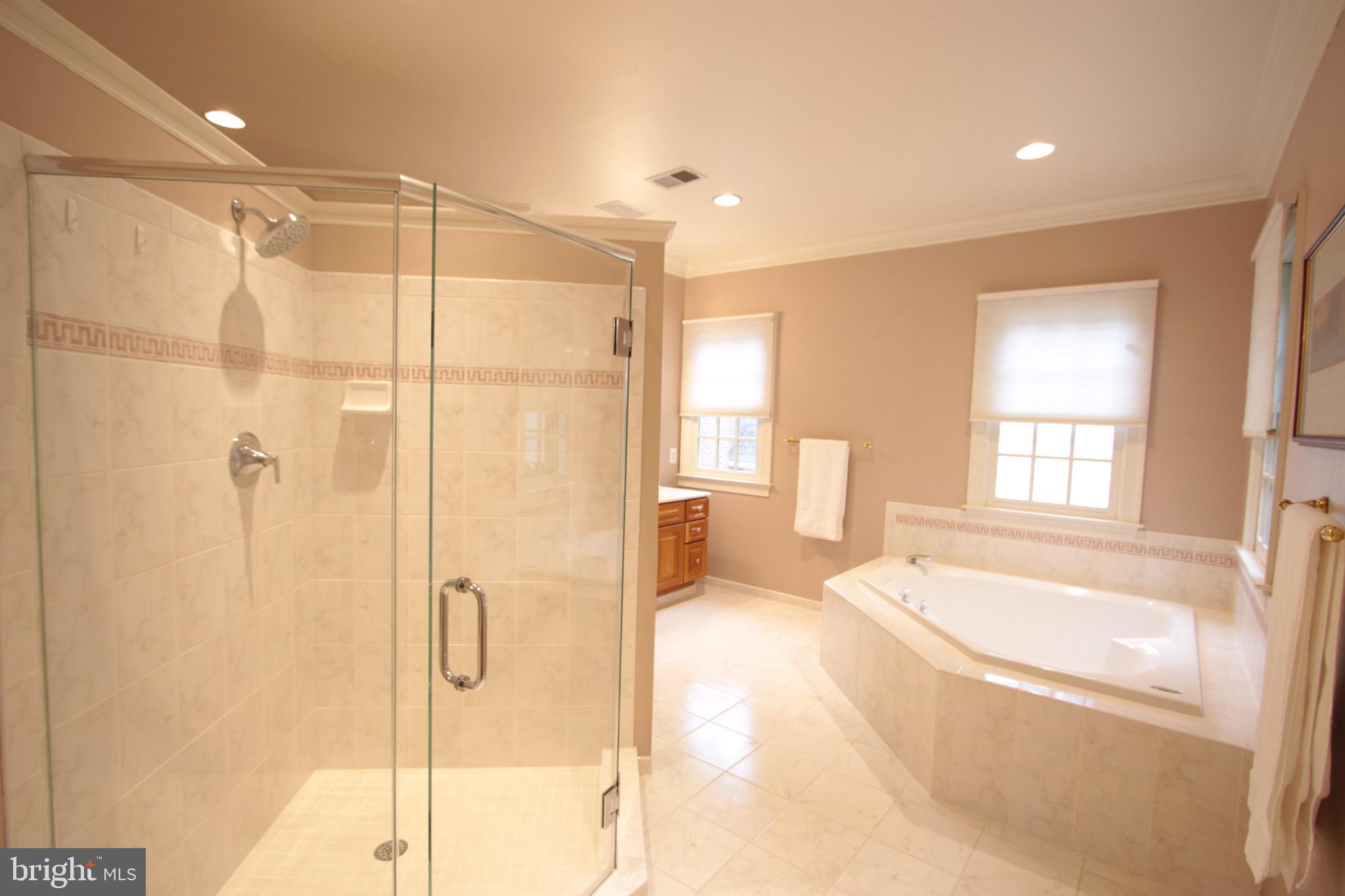 WILLIAMSBURG COMMONS - Residential