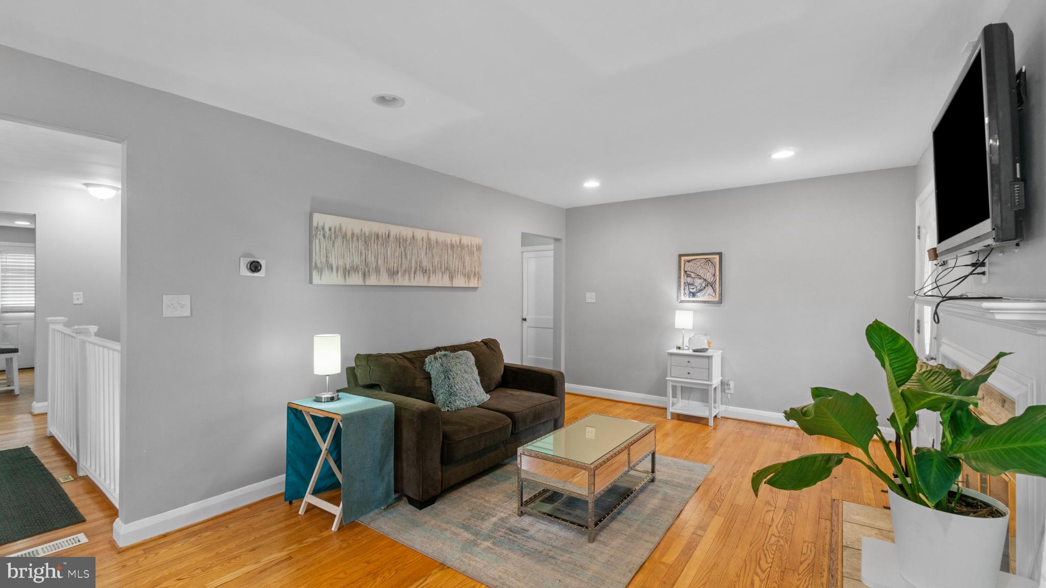 PARADISE MANOR - Residential