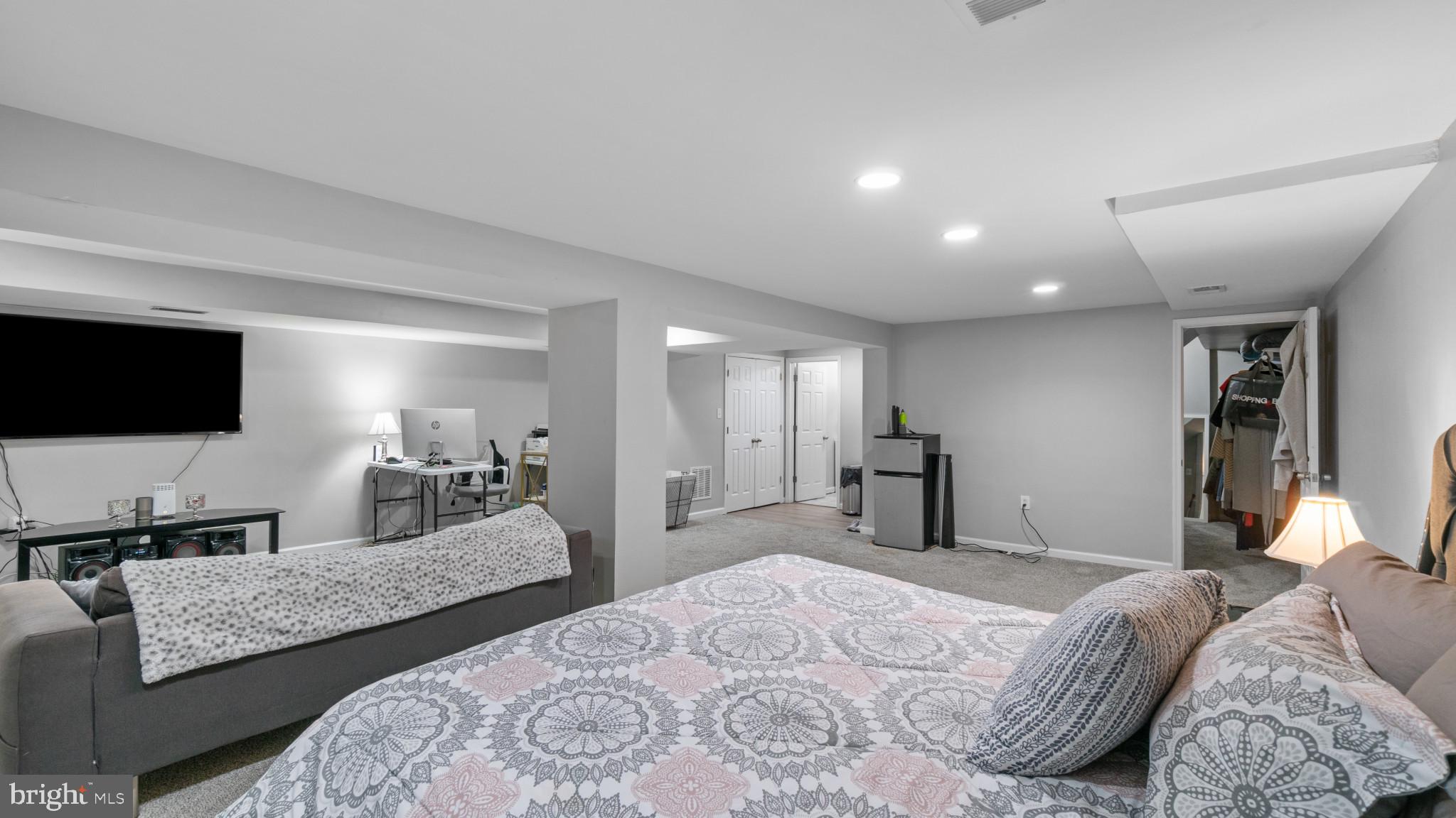 PARADISE MANOR - Residential