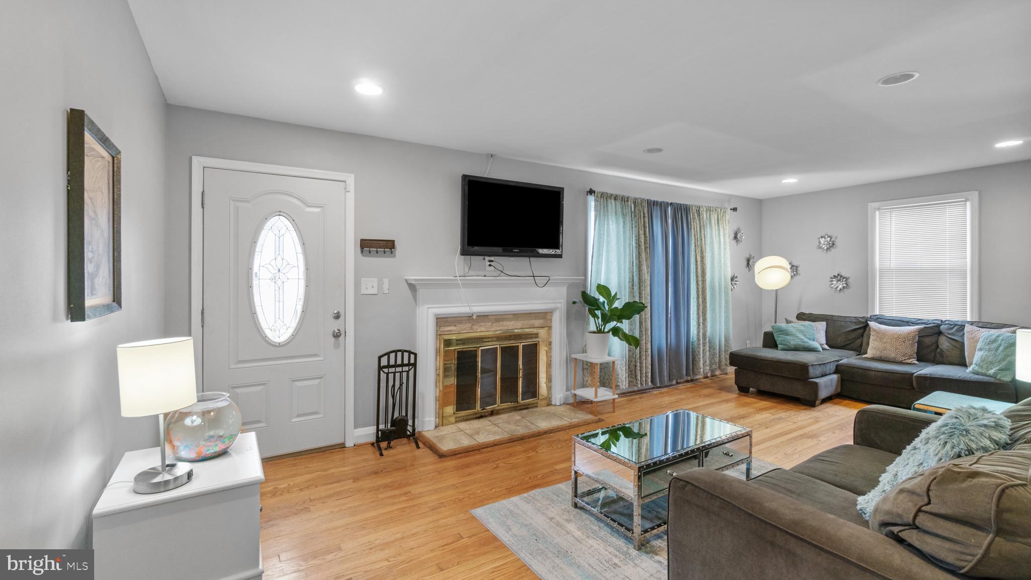 PARADISE MANOR - Residential