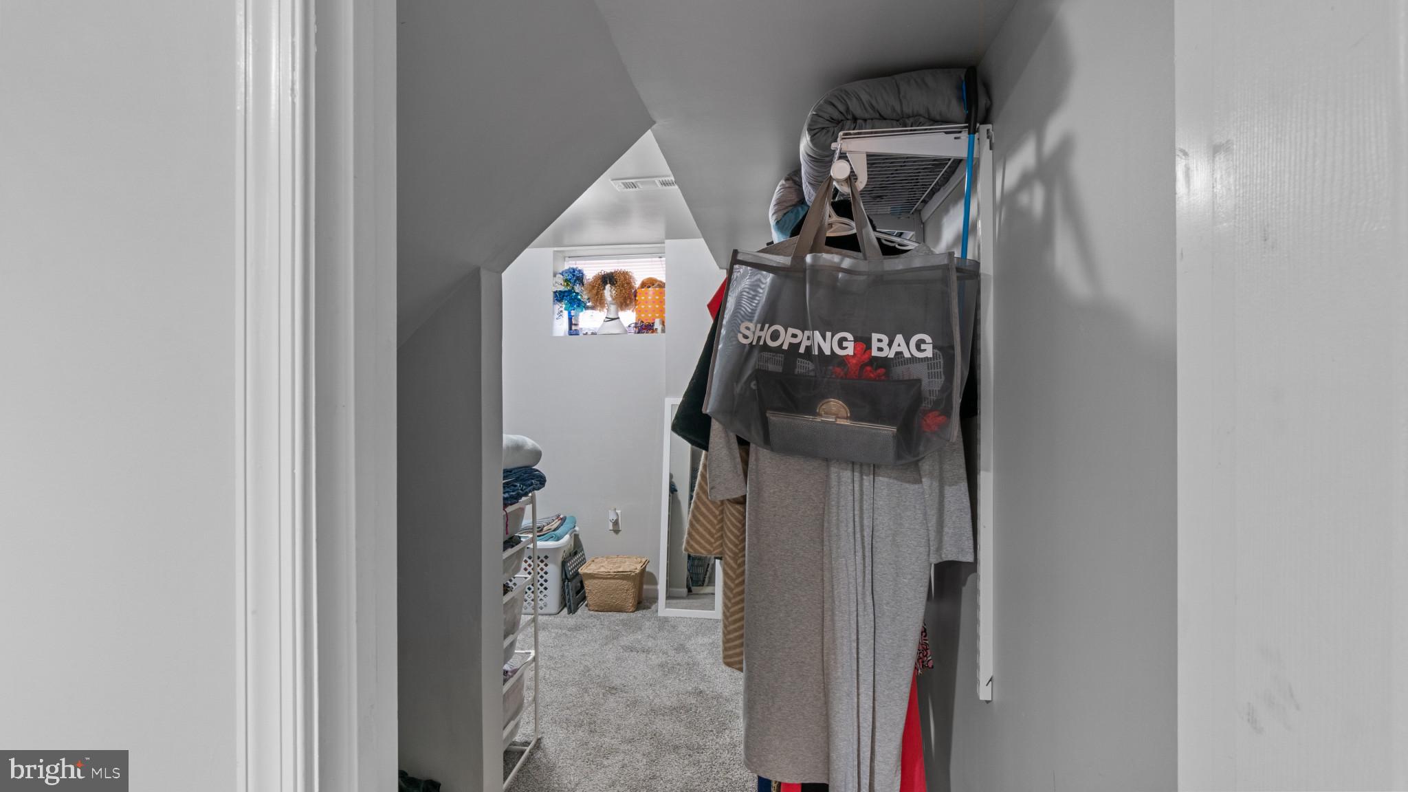 PARADISE MANOR - Residential