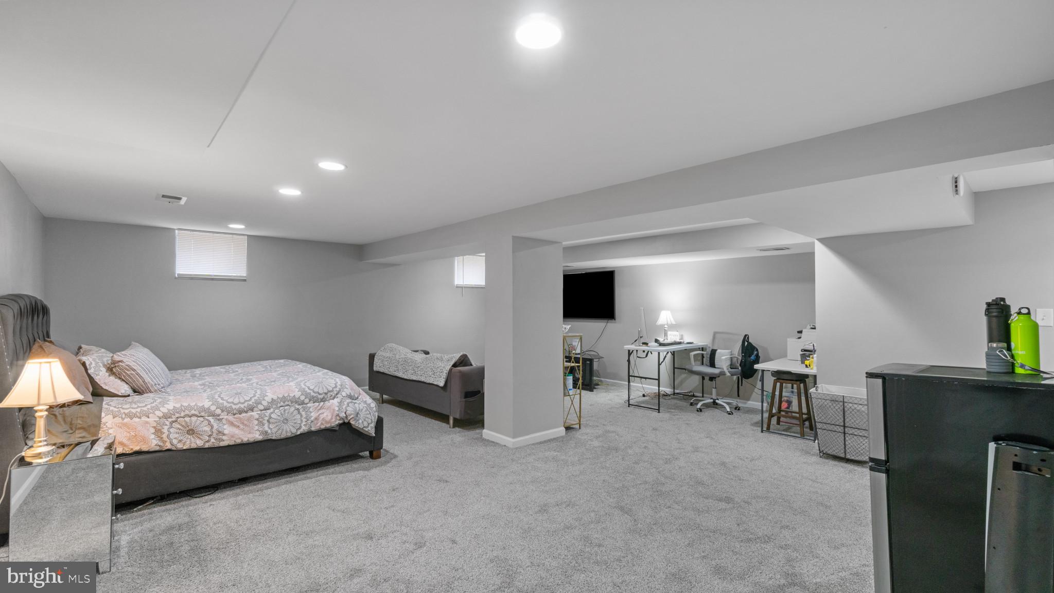 PARADISE MANOR - Residential