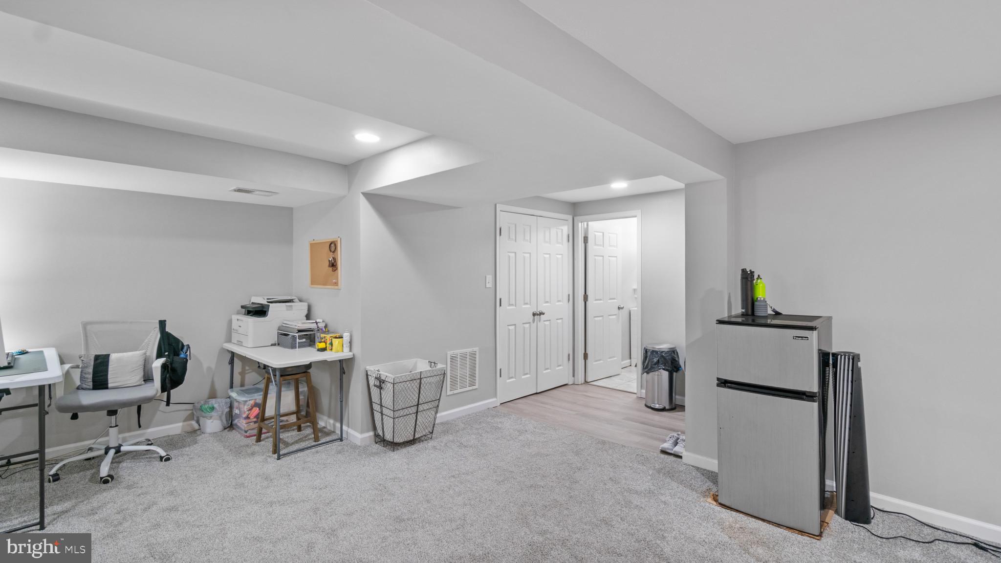 PARADISE MANOR - Residential