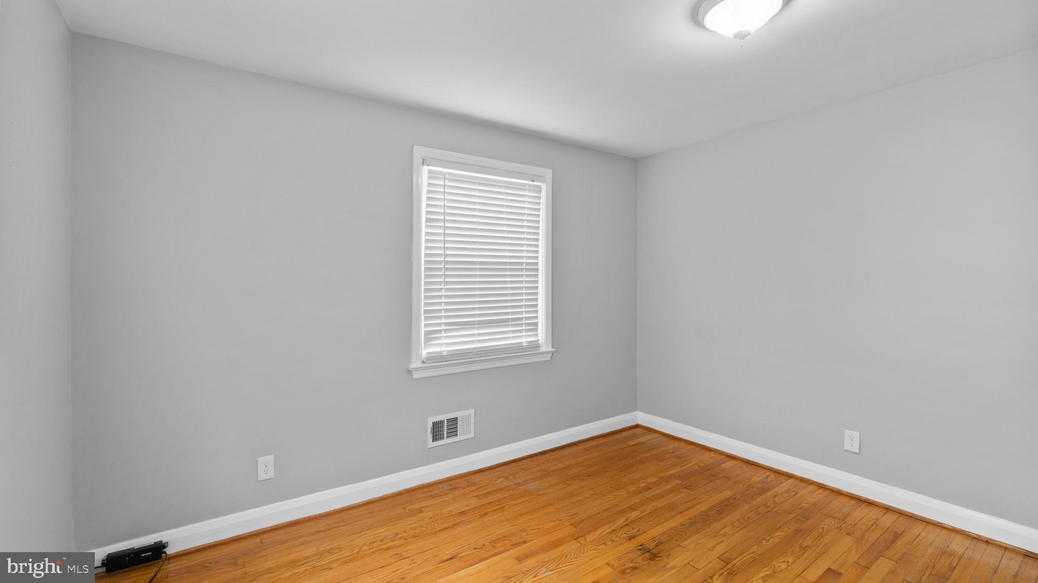 PARADISE MANOR - Residential