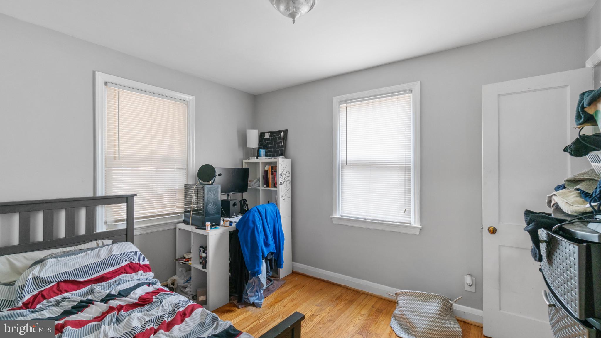 PARADISE MANOR - Residential