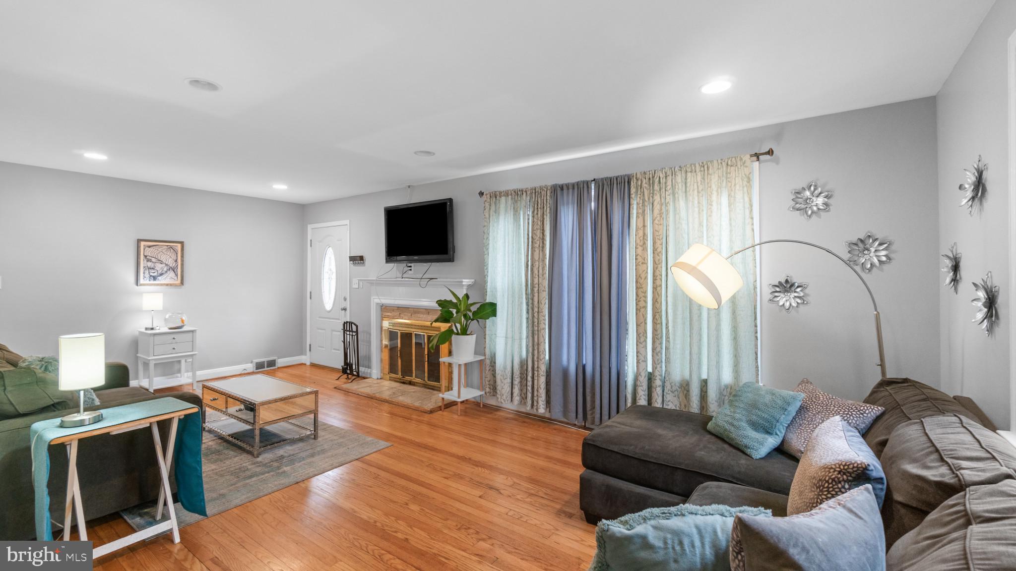 PARADISE MANOR - Residential