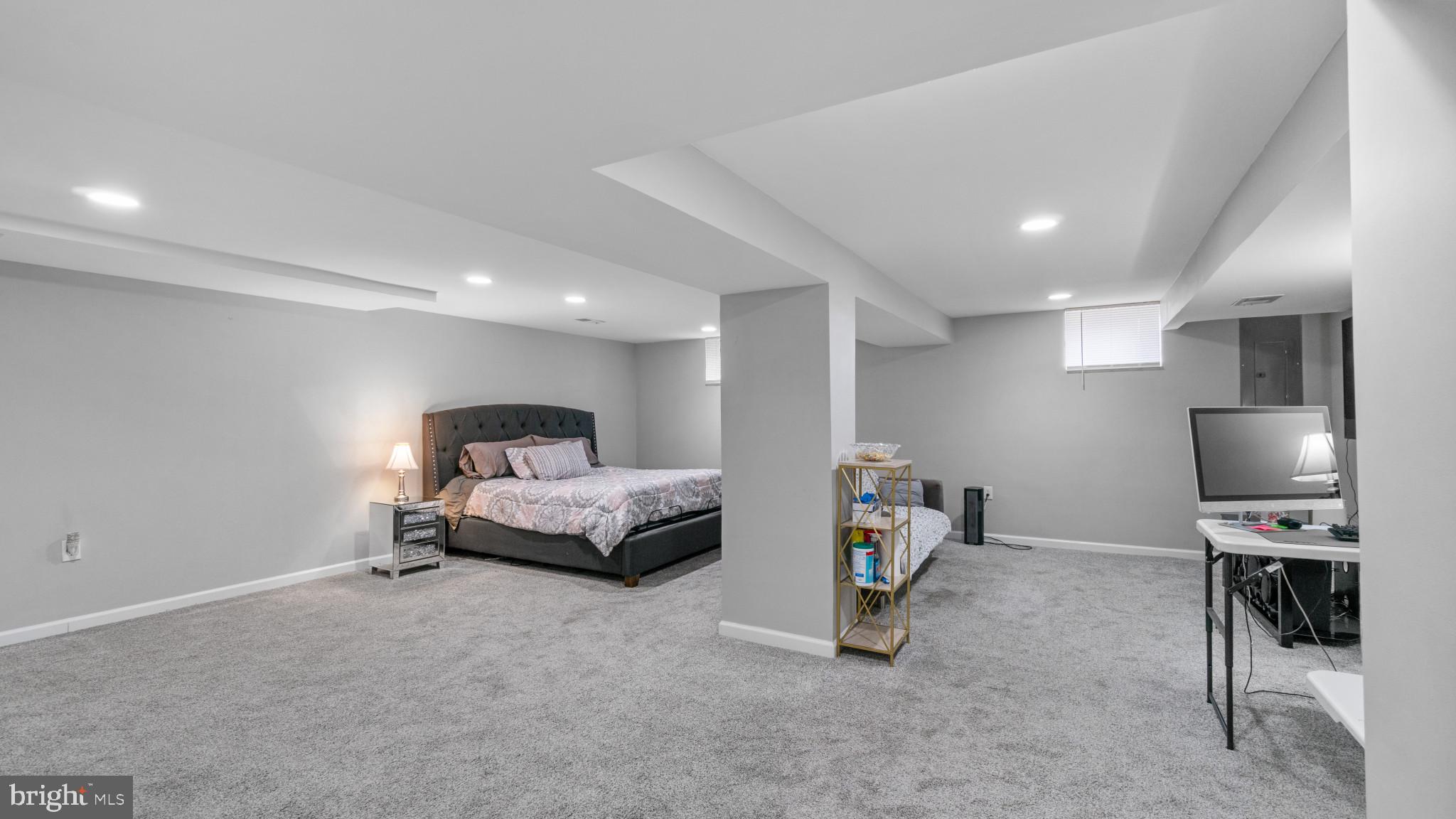 PARADISE MANOR - Residential