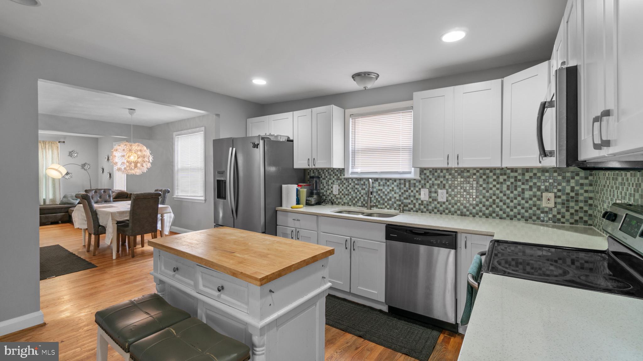 PARADISE MANOR - Residential