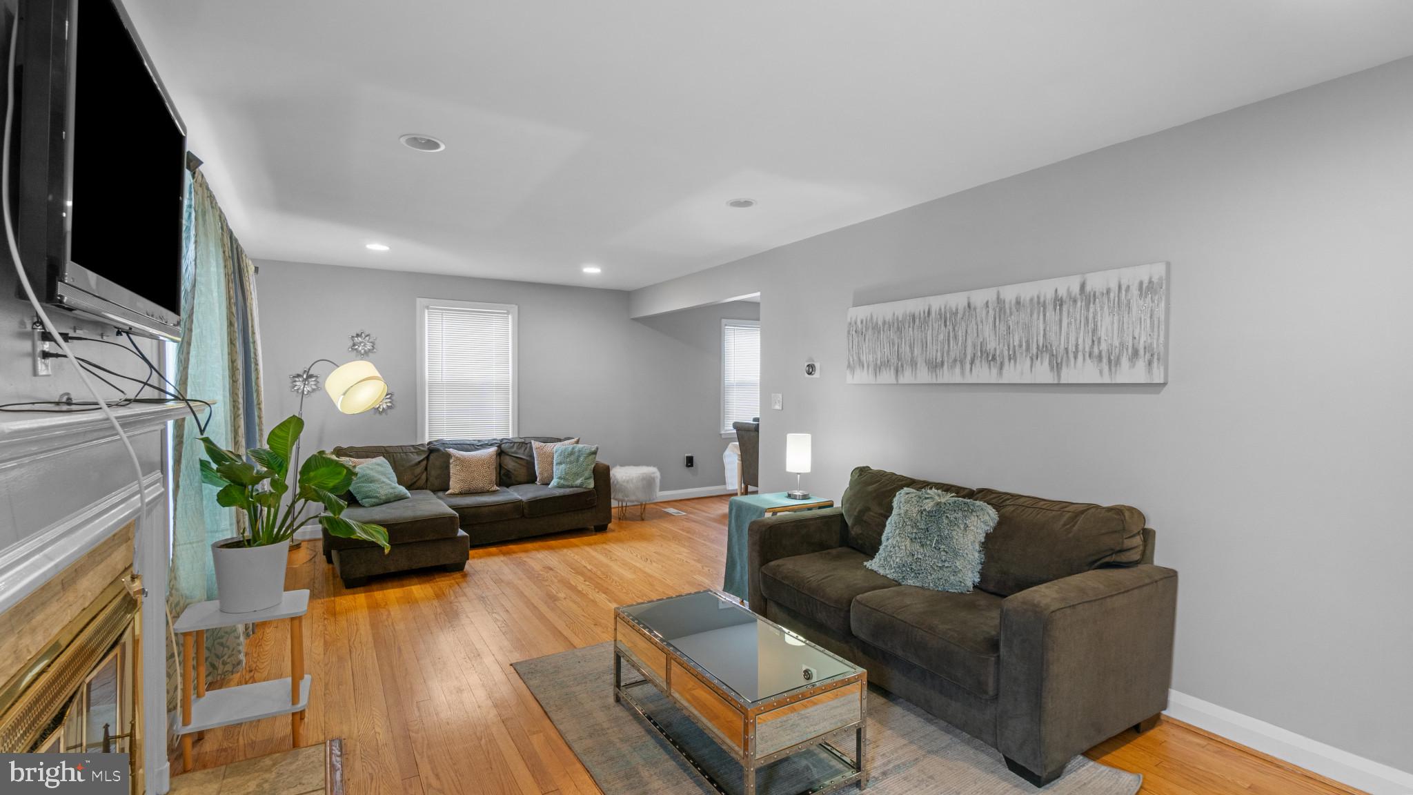 PARADISE MANOR - Residential