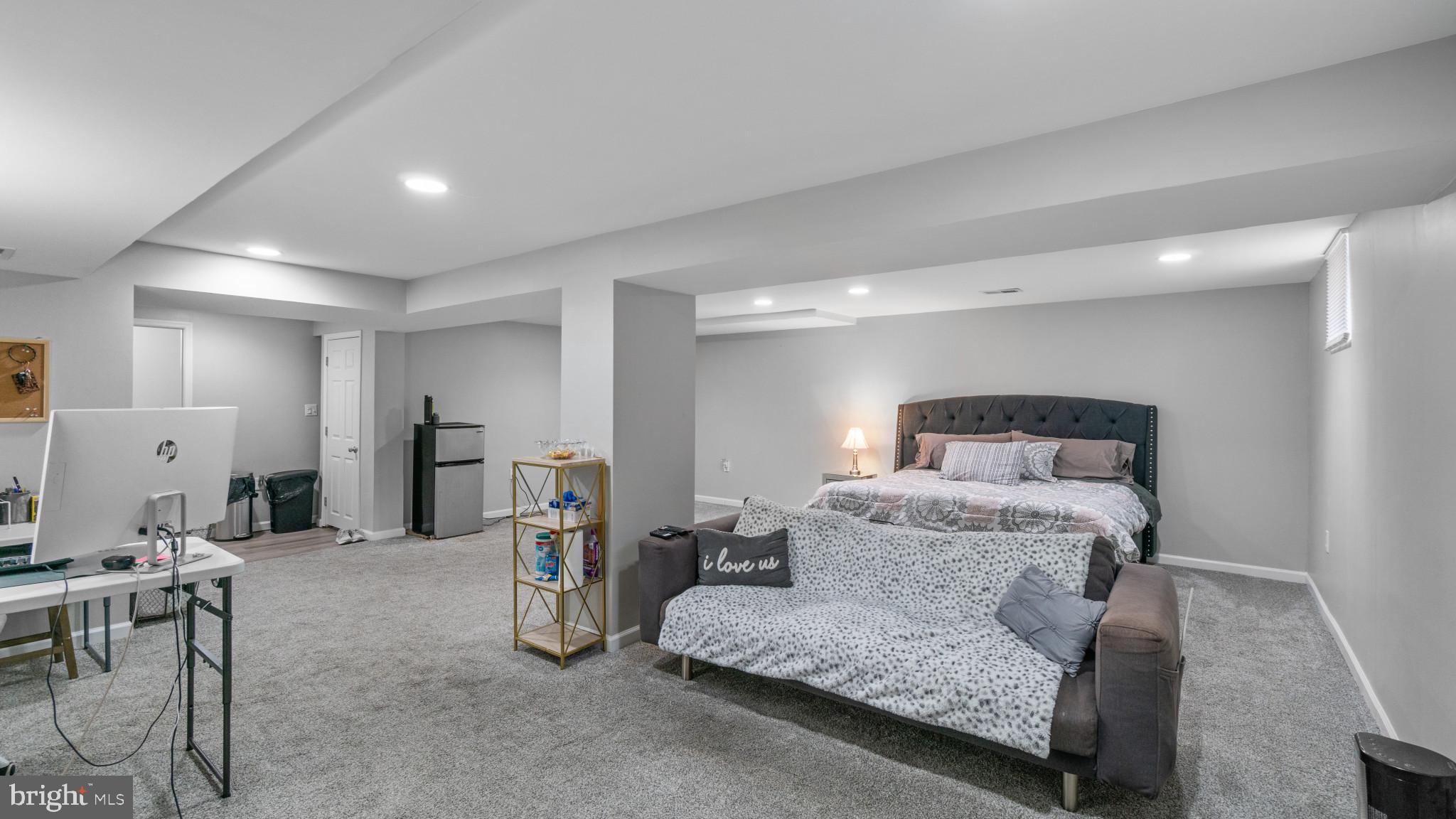 PARADISE MANOR - Residential