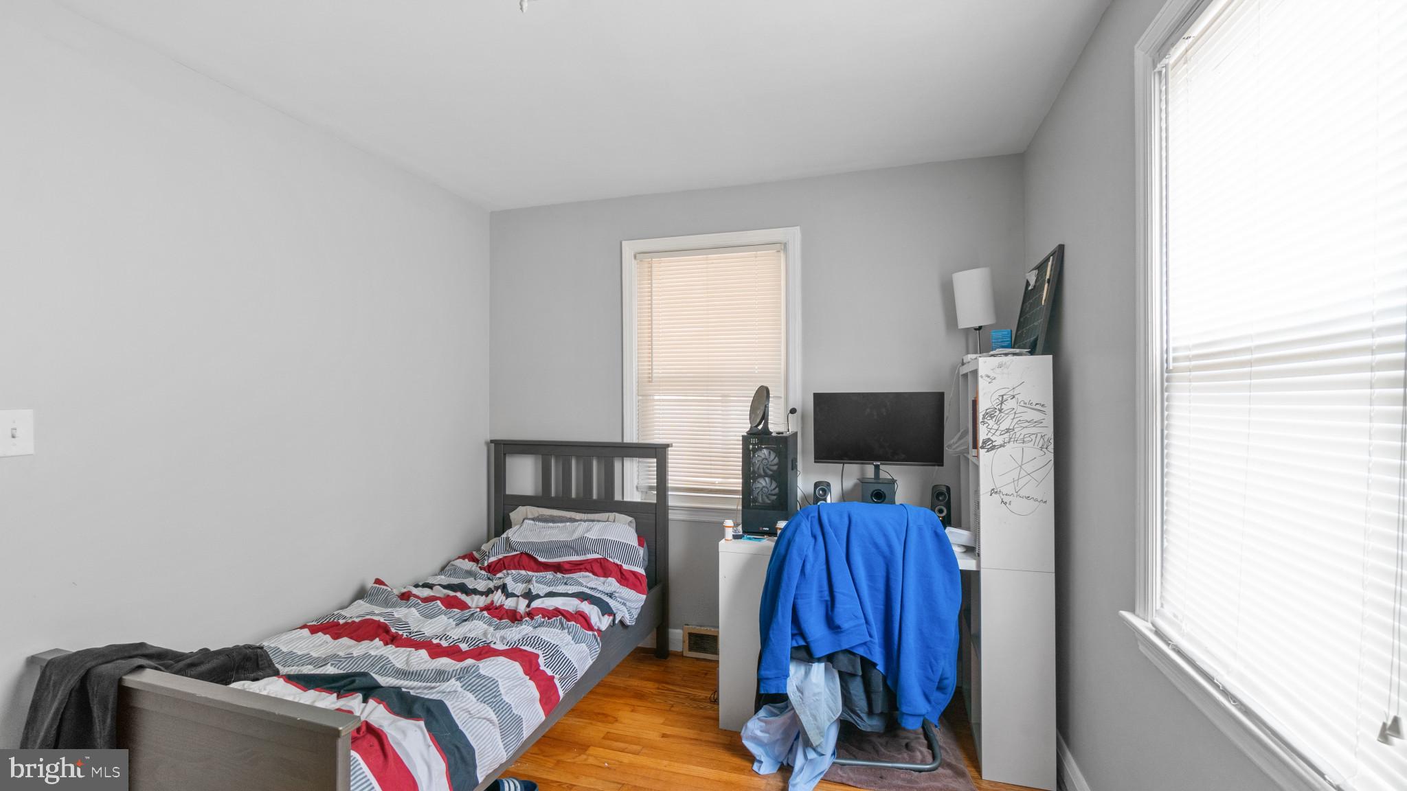 PARADISE MANOR - Residential