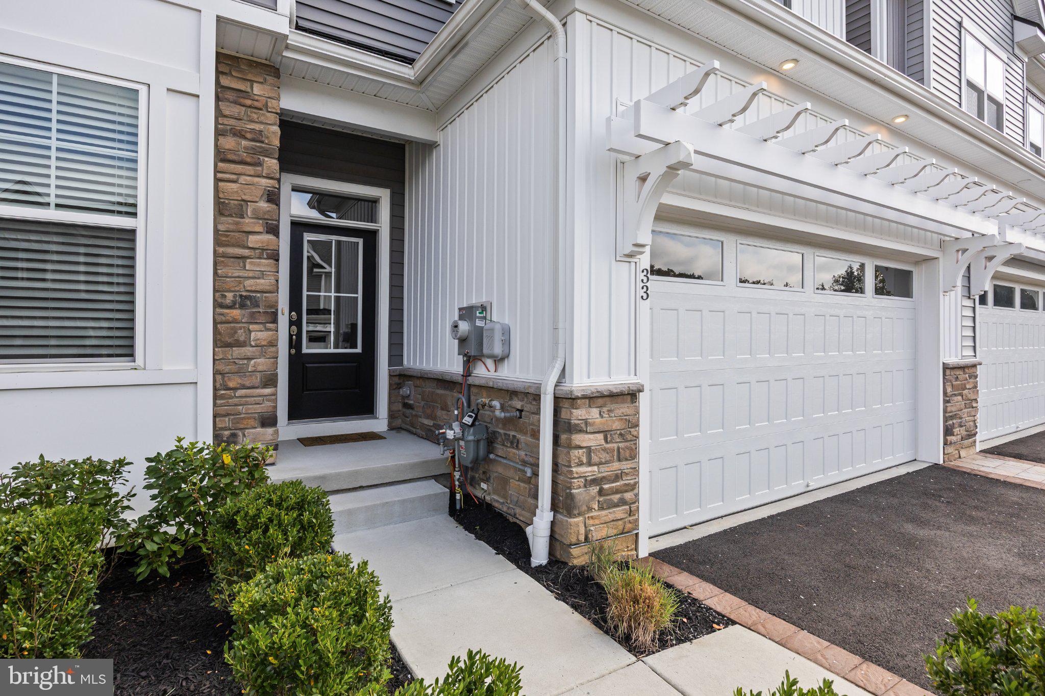 33 BALDWIN COURT