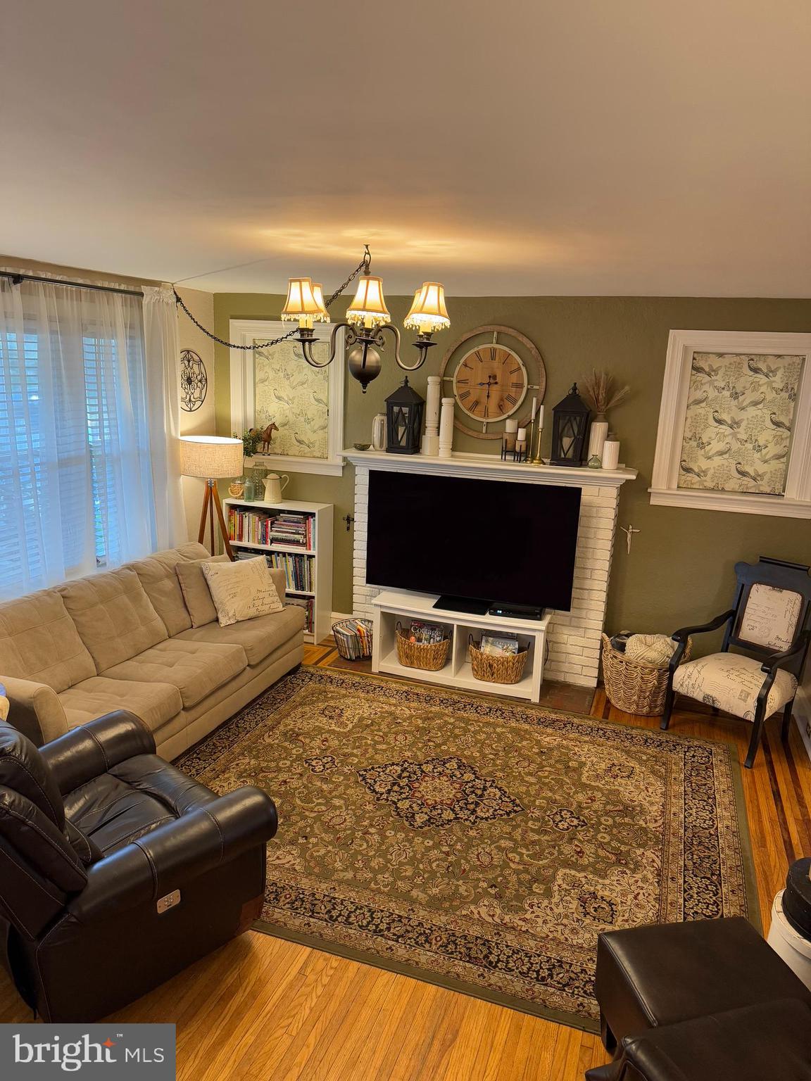 136 E ELM STREET