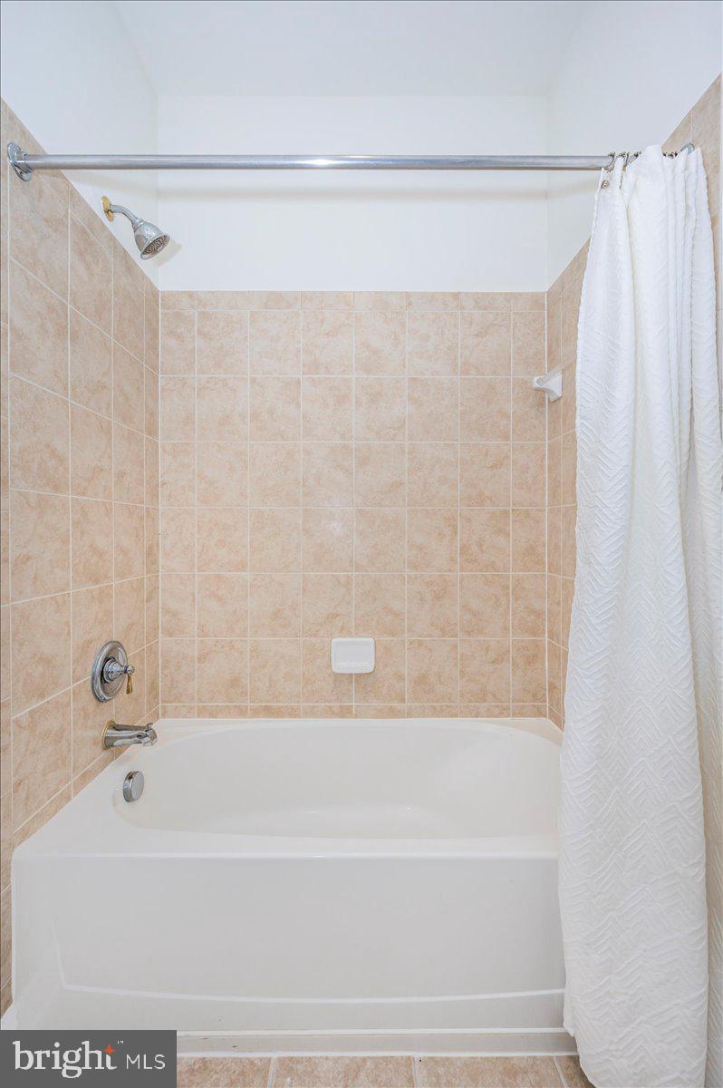 MAXWELL PLACE - Residential Lease