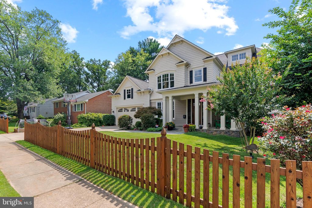Photo of 6108 Landon Lane, BETHESDA, MD 20817 (MLS # MDMC2191164)
