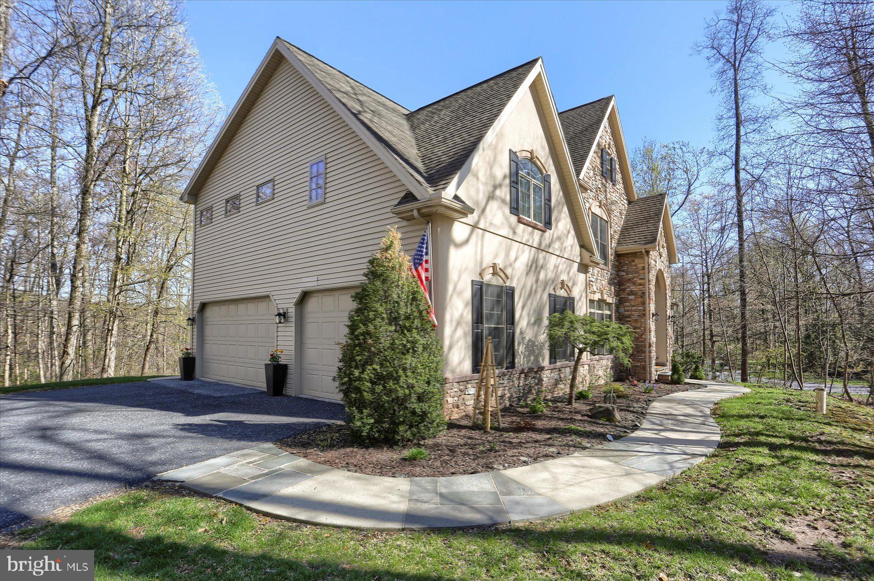 6 MOCKINGBIRD LANE