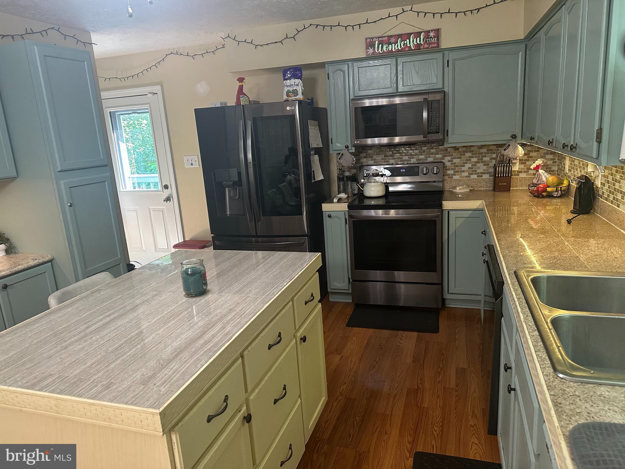 440 BLUEBIRD WAY