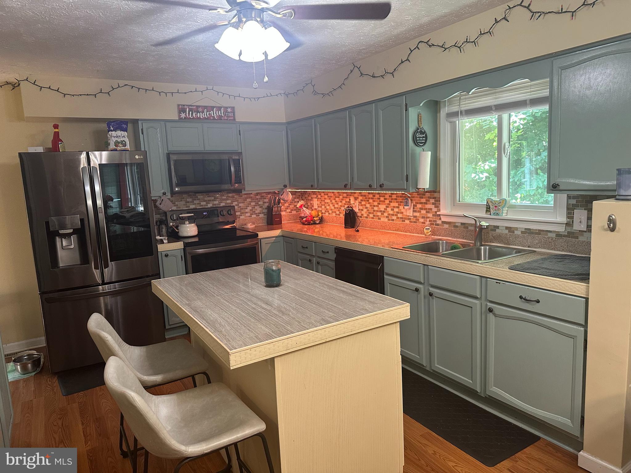 440 BLUEBIRD WAY