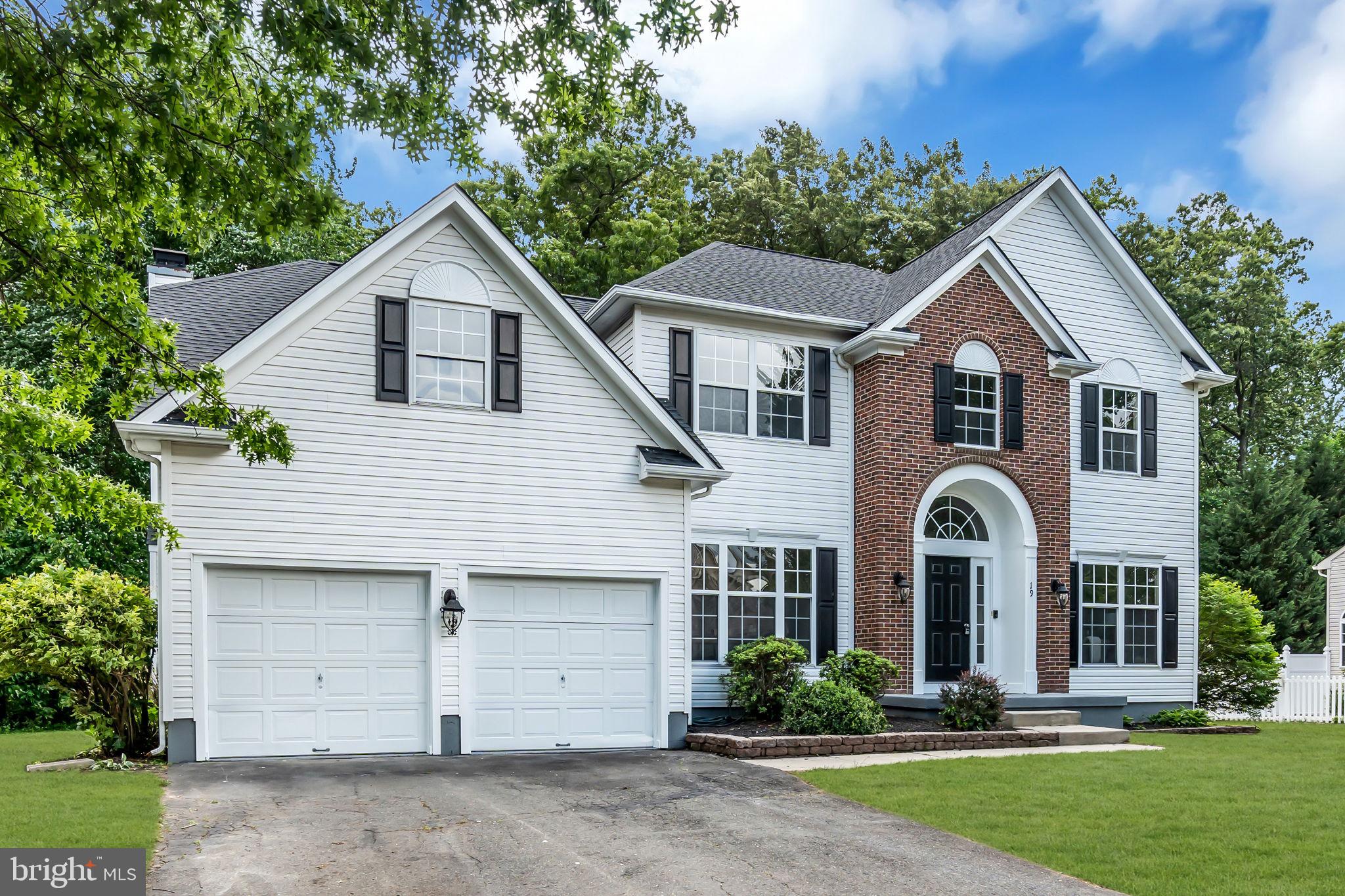 19 SUNFLOWER CIRCLE