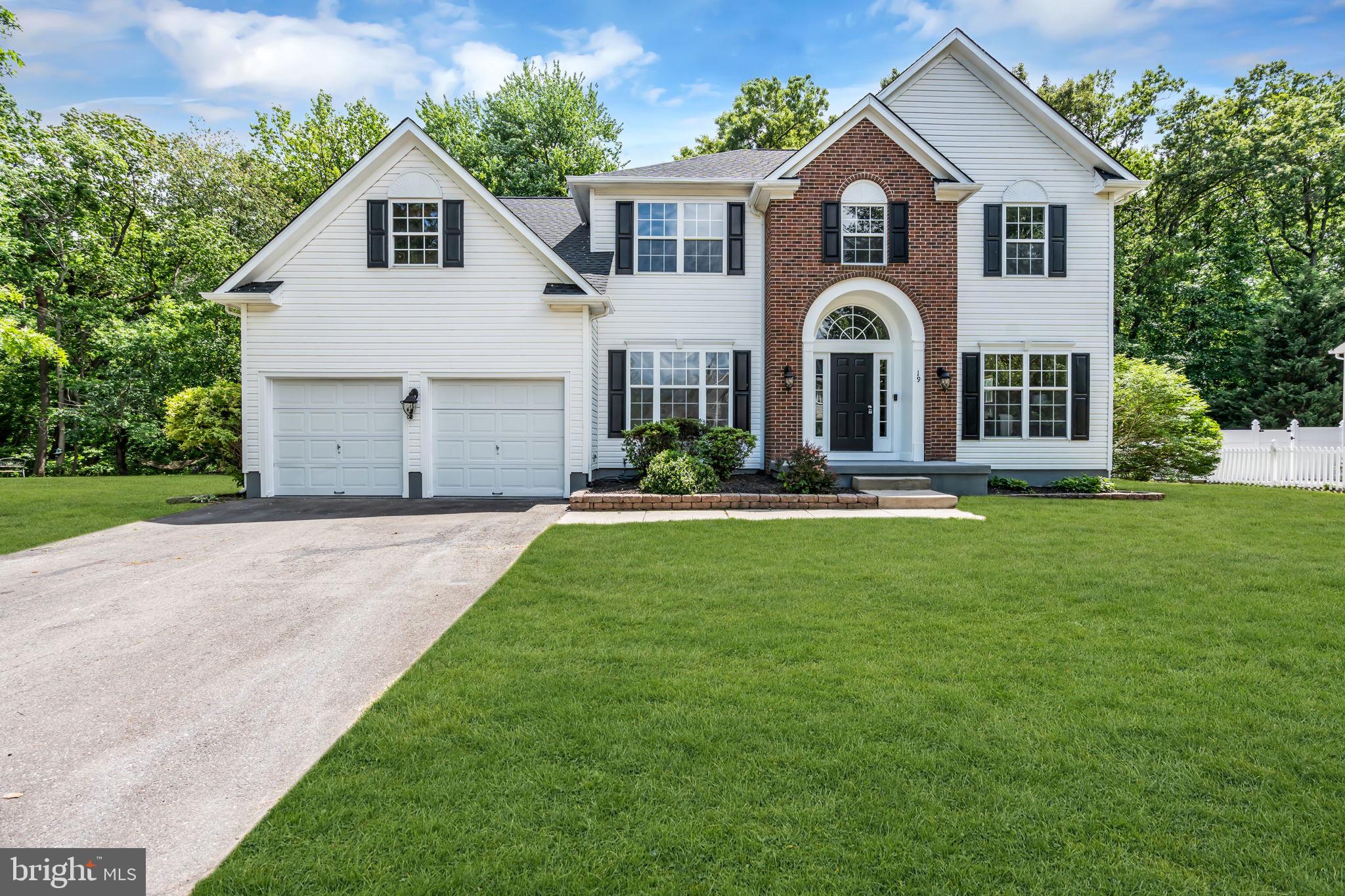 19 SUNFLOWER CIRCLE