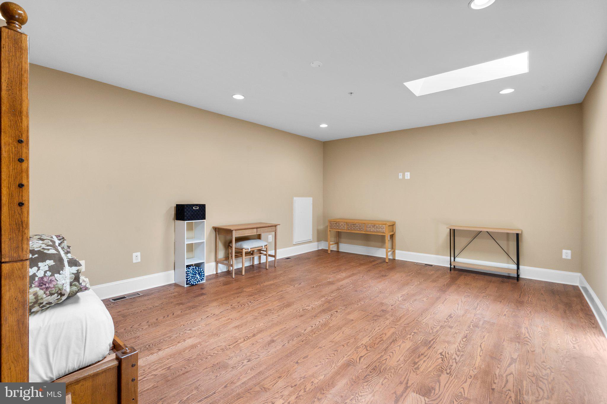 LAYTONSVILLE OUTSIDE - Residential