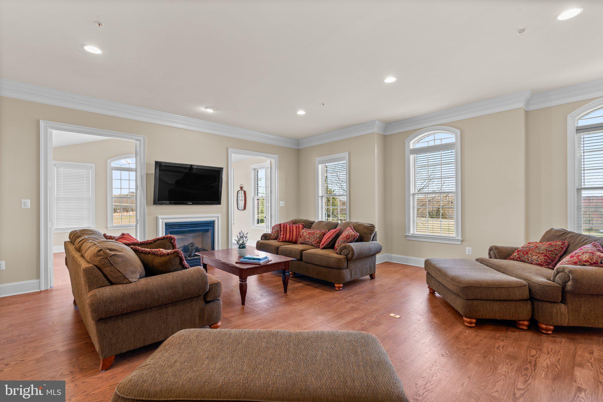 LAYTONSVILLE OUTSIDE - Residential