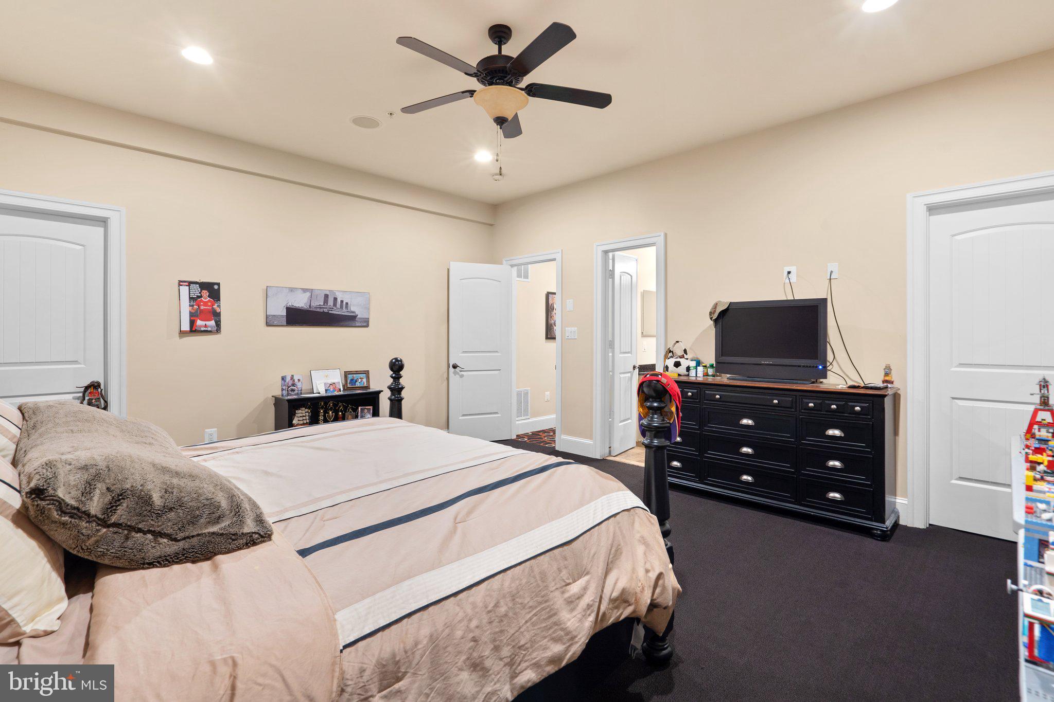 LAYTONSVILLE OUTSIDE - Residential