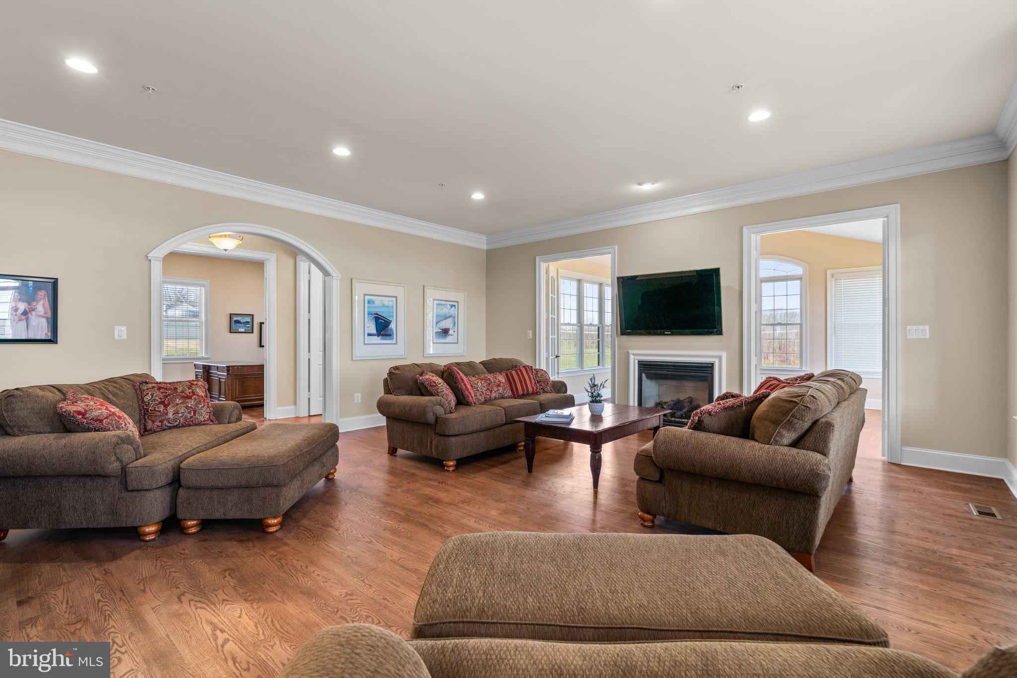 LAYTONSVILLE OUTSIDE - Residential